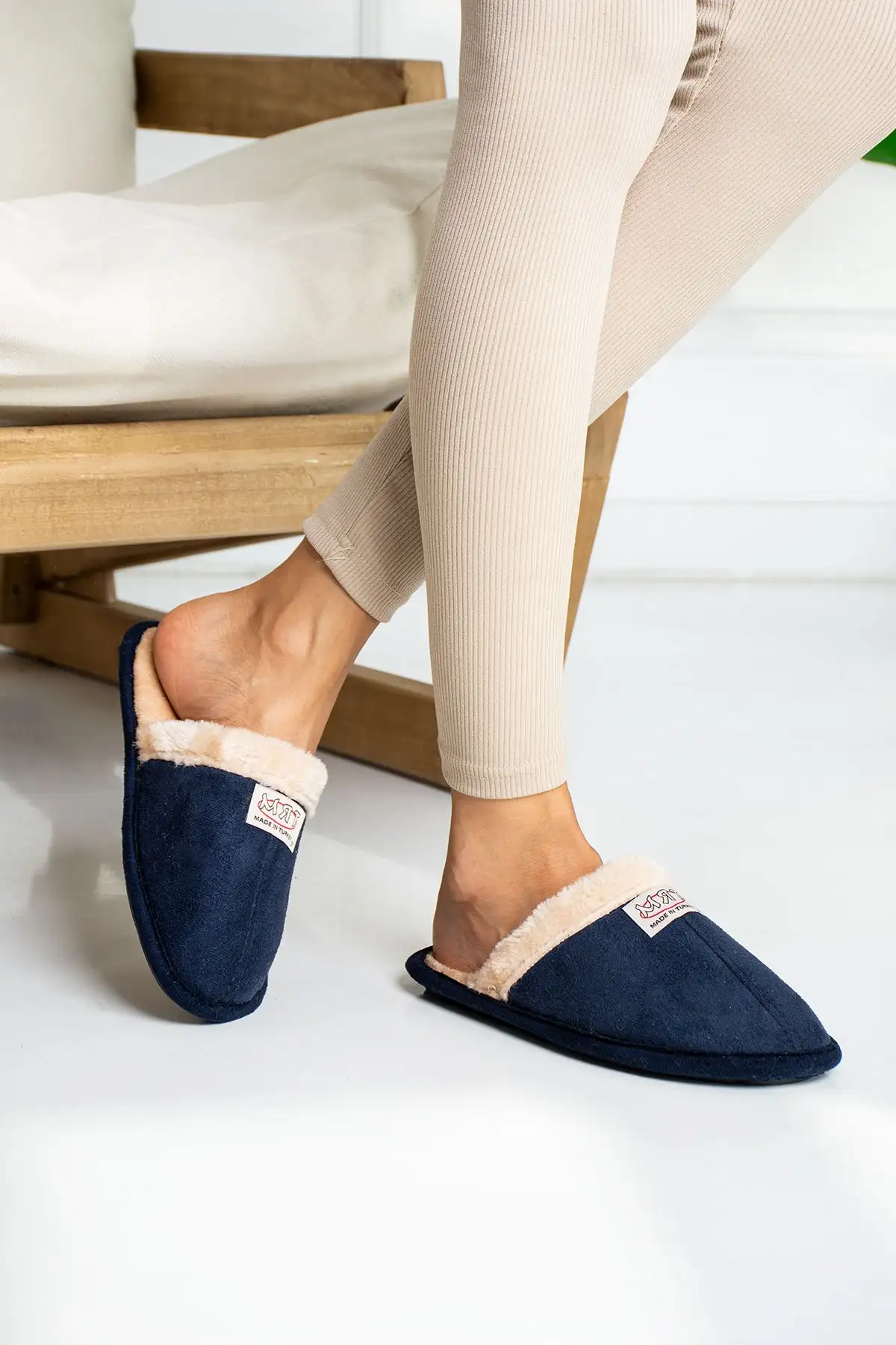 کفش راحتی خانه پاپوش نرم خانگی مردانه و زنانه با زیره بی صدا و داخلی پشمی قابل شستشو - 4609 کفش راحتی خانه پاپوش نرم خانگی مردانه و زنانه با زیره بی صدا و داخلی پشمی قابل شستشو - 4609