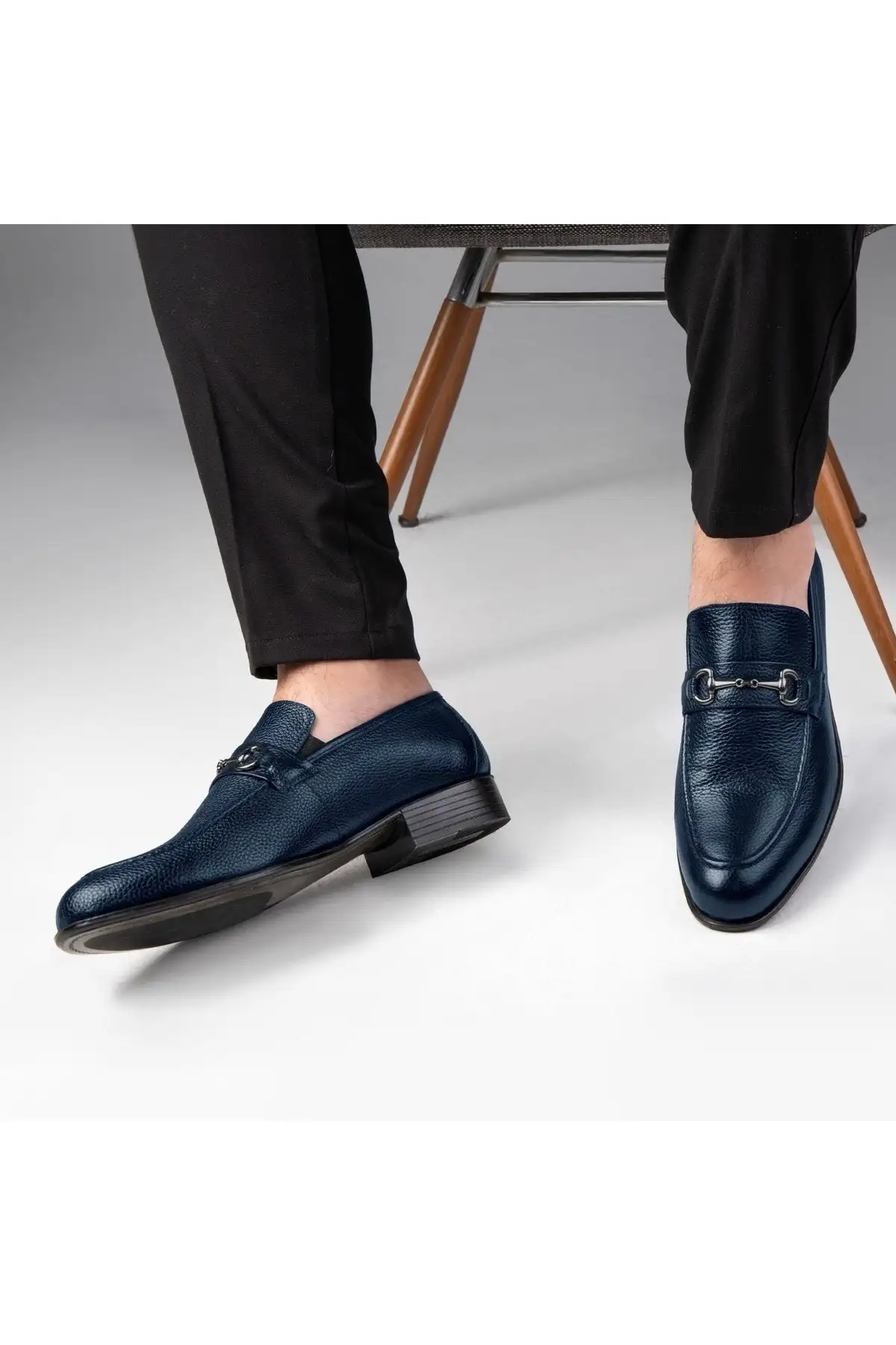 سایز بزرگ مردانه 1. کفش کلاسیک مردانه سدارو چرم اصل
2. کفش کلاسیک لاوفری
3. کفش ماکوسن - 3495 سایز بزرگ مردانه 1. کفش کلاسیک مردانه سدارو چرم اصل 2. کفش کلاسیک لاوفری 3. کفش ماکوسن - 3495