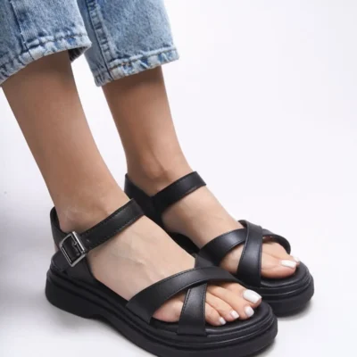 کفش صندل زنانه ایزلگالن ۰۰۱۲۲۱۵ سیاه چرم - 4687