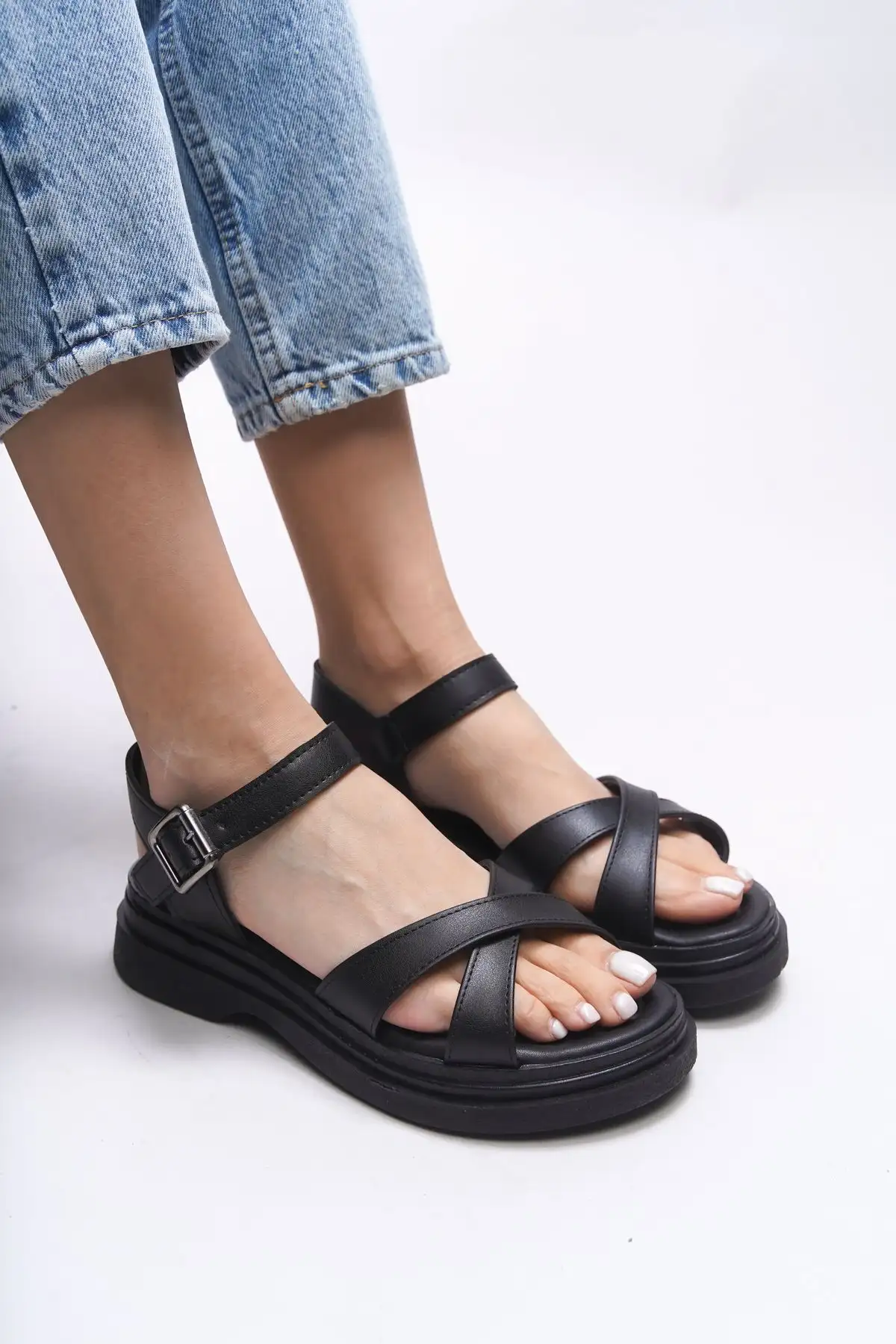 کفش صندل زنانه ایزلگالن    ۰۰۱۲۲۱۵ سیاه چرم - 4687 کفش صندل زنانه ایزلگالن ۰۰۱۲۲۱۵ سیاه چرم - 4687