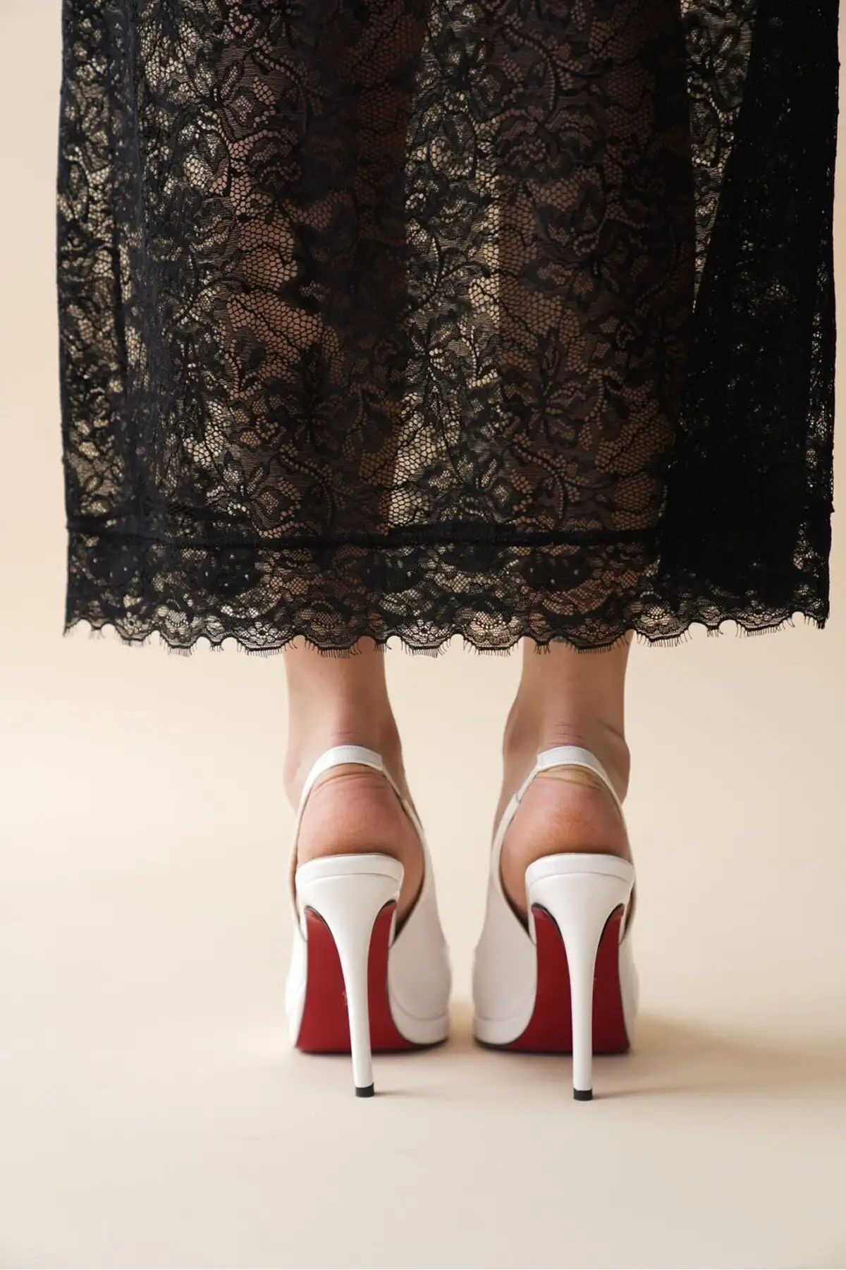 کفش پاشنه بلند زنانه    نوک تیز چیکورا از چرم براق سفید - 4440 کفش پاشنه بلند زنانه نوک تیز چیکورا از چرم براق سفید - 4440