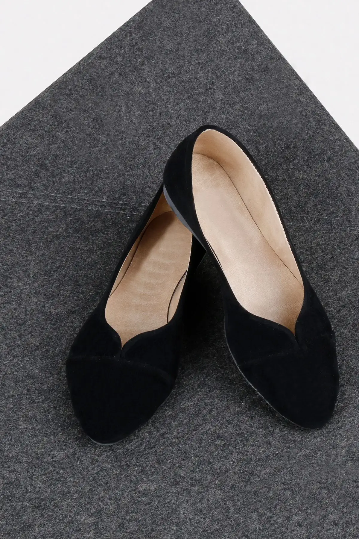 کفش تخت زنانه عبارت "Babet" به فارسی به "بابه" ترجمه میشود. - 5183 کفش تخت زنانه عبارت "Babet" به فارسی به "بابه" ترجمه میشود. - 5183