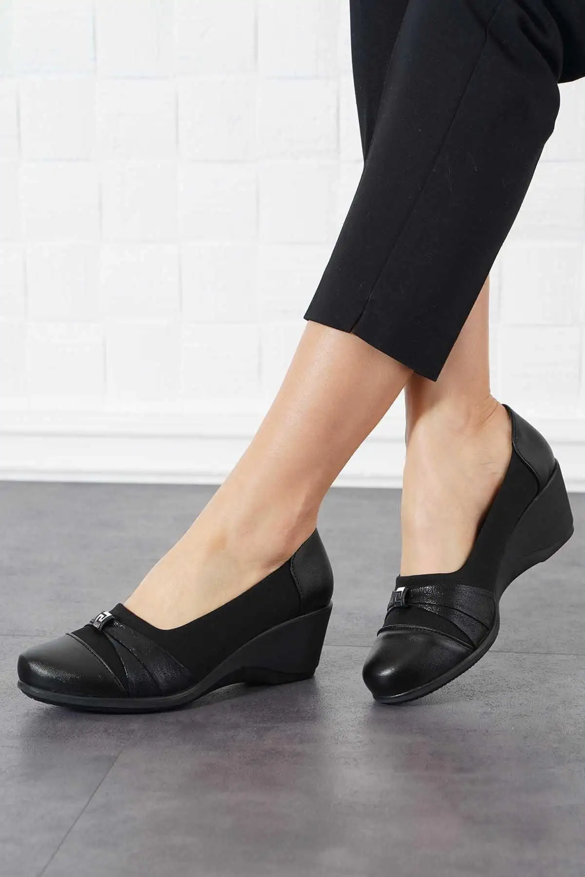 کفش پاشنه بلند زنانه  پاشنه   رنگی با کمربند، ساتن مشکی - 5124 کفش پاشنه بلند زنانه پاشنه رنگی با کمربند، ساتن مشکی - 5124