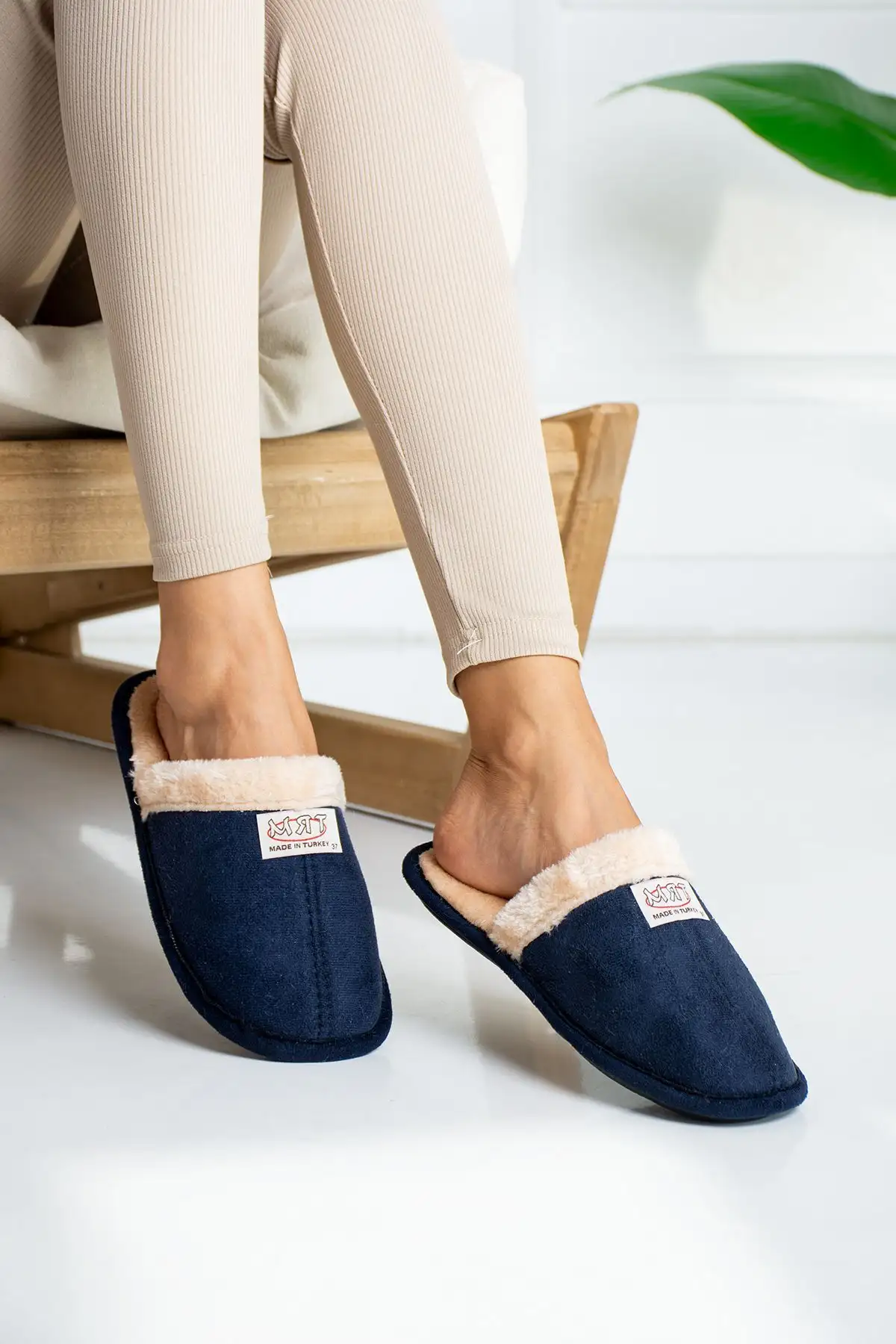 کفش راحتی خانه پاپوش نرم خانگی مردانه و زنانه با زیره بی صدا و داخلی پشمی قابل شستشو - 4609 کفش راحتی خانه پاپوش نرم خانگی مردانه و زنانه با زیره بی صدا و داخلی پشمی قابل شستشو - 4609