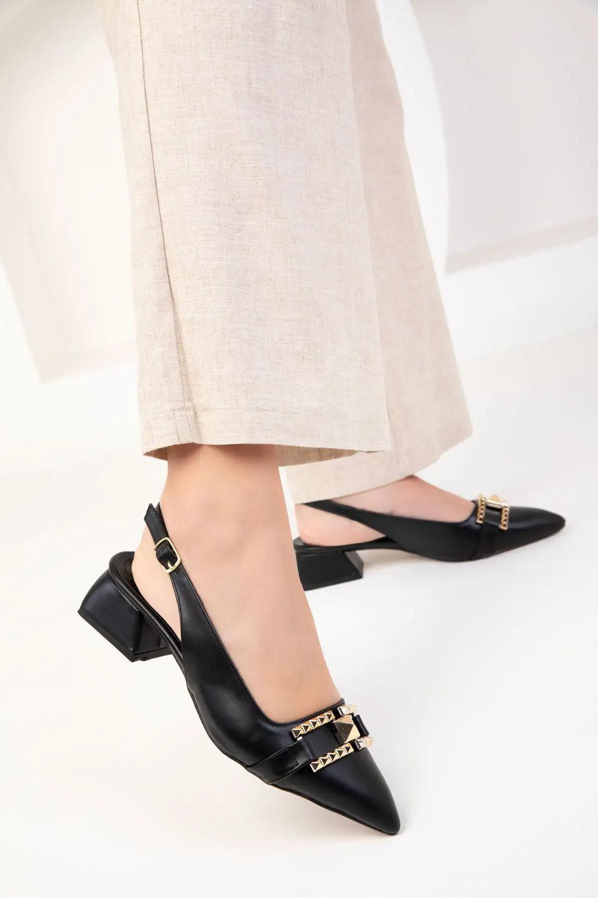 کفش پاشنه بلند زنانه کفش پاشنه بلند کلاسیک زنانه مشکی 18837 - 3671 کفش پاشنه بلند زنانه کفش پاشنه بلند کلاسیک زنانه مشکی 18837 - 3671