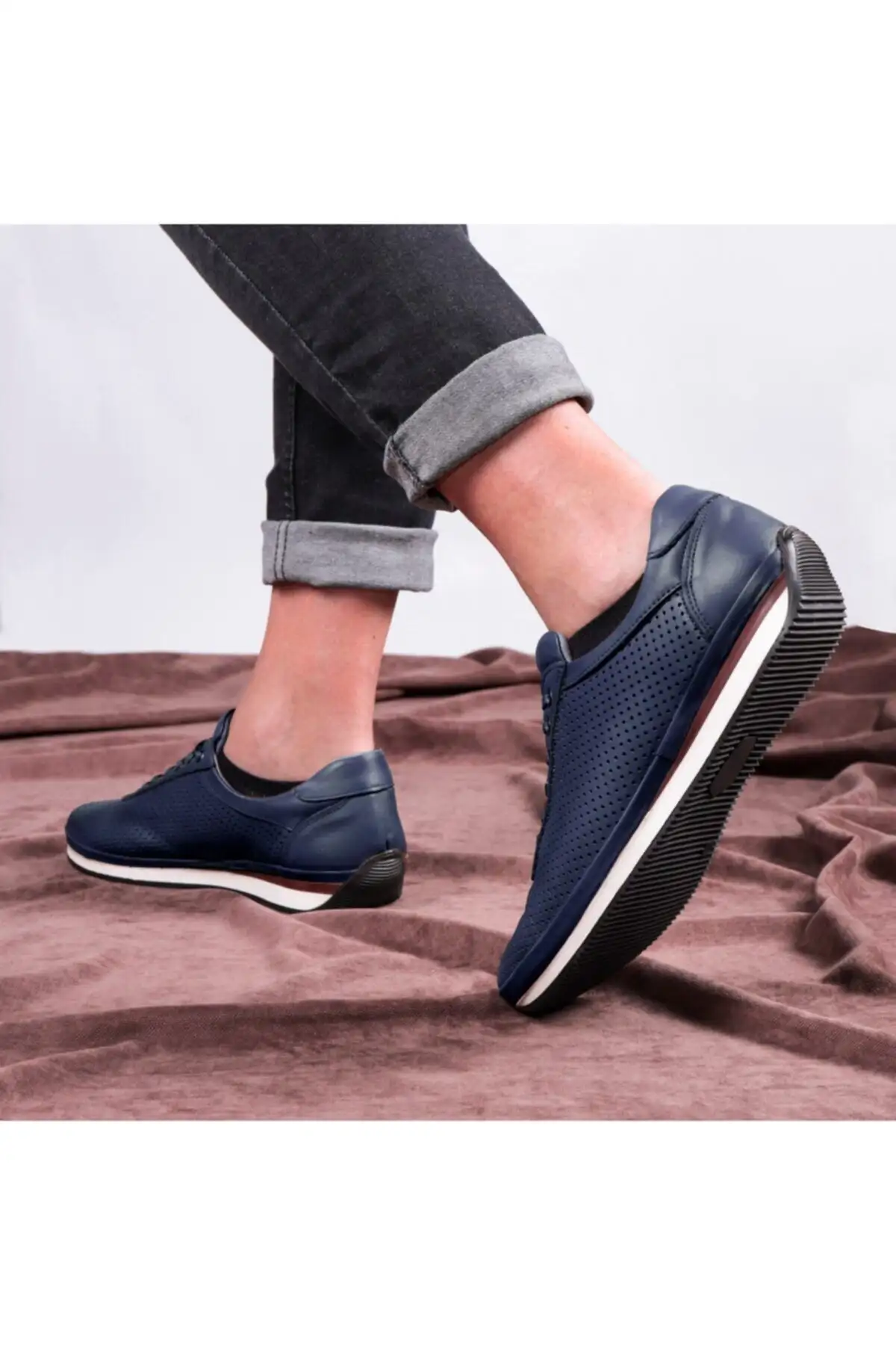 سایز بزرگ مردانه 1. کفش روزمره مردانه چوبی نوک تیز از چرم طبیعی
2. کفش تابستانی از چرم طبیعی
3. کفش سوراخدار آبی تیره - 3520 سایز بزرگ مردانه 1. کفش روزمره مردانه چوبی نوک تیز از چرم طبیعی 2. کفش تابستانی از چرم طبیعی 3. کفش سوراخدار آبی تیره - 3520