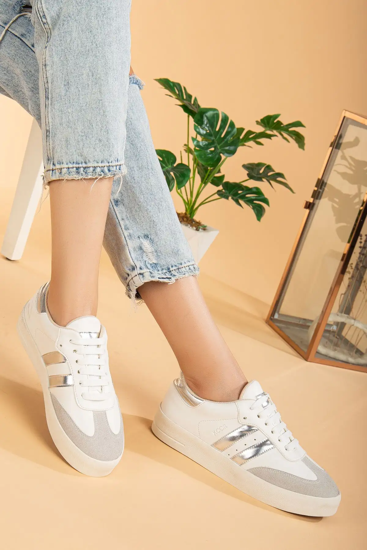 کفش زنانه  ورزشی  اسنیکر - 4042 کفش زنانه ورزشی اسنیکر - 4042