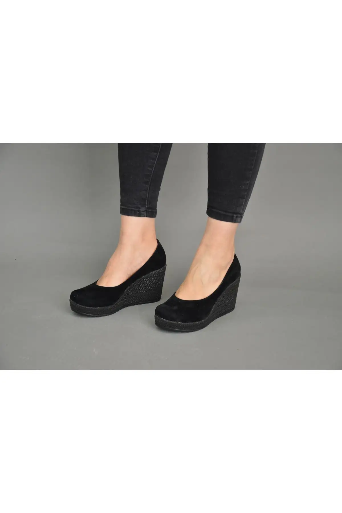 کفش پاشنه‌ بلند زنانه پاشنه مشکی سوئدی با کفی نرم و دکمه‌دار - 4313