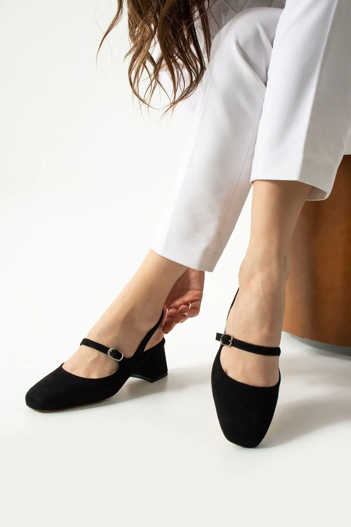 کفش پاشنه بلند زنانه  پاشنه کوتاه کوتاه مشکی  - گزینهای شیک برای ترکیبات روزمره و دعوتها - 4329 کفش پاشنه بلند زنانه  پاشنه کوتاه کوتاه مشکی - گزینهای شیک برای ترکیبات روزمره و دعوتها - 4329