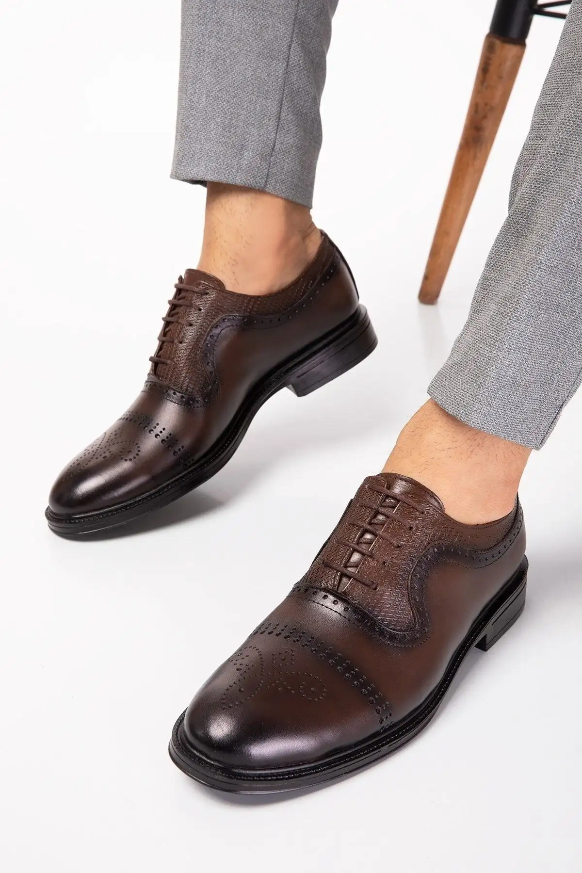 کفش رسمی مردانه  چرم کلاسیک با کفی لاستیکی مناسب برای چهار فصل - 4719 کفش رسمی مردانه چرم کلاسیک با کفی لاستیکی مناسب برای چهار فصل - 4719