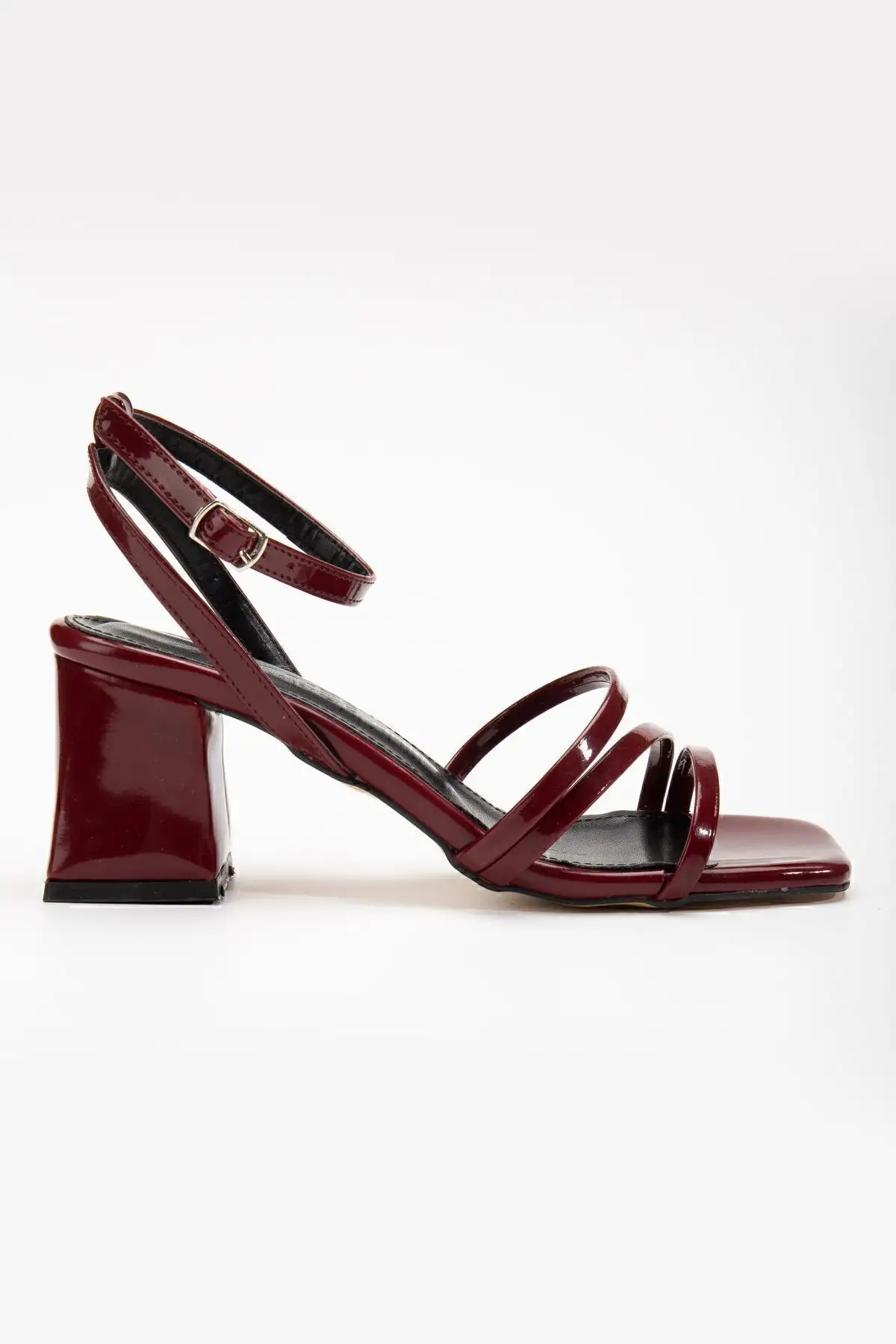 کفش صندل زنانه سندل  با بند و پاشنه - 4063 کفش صندل زنانه سندل با بند و پاشنه - 4063