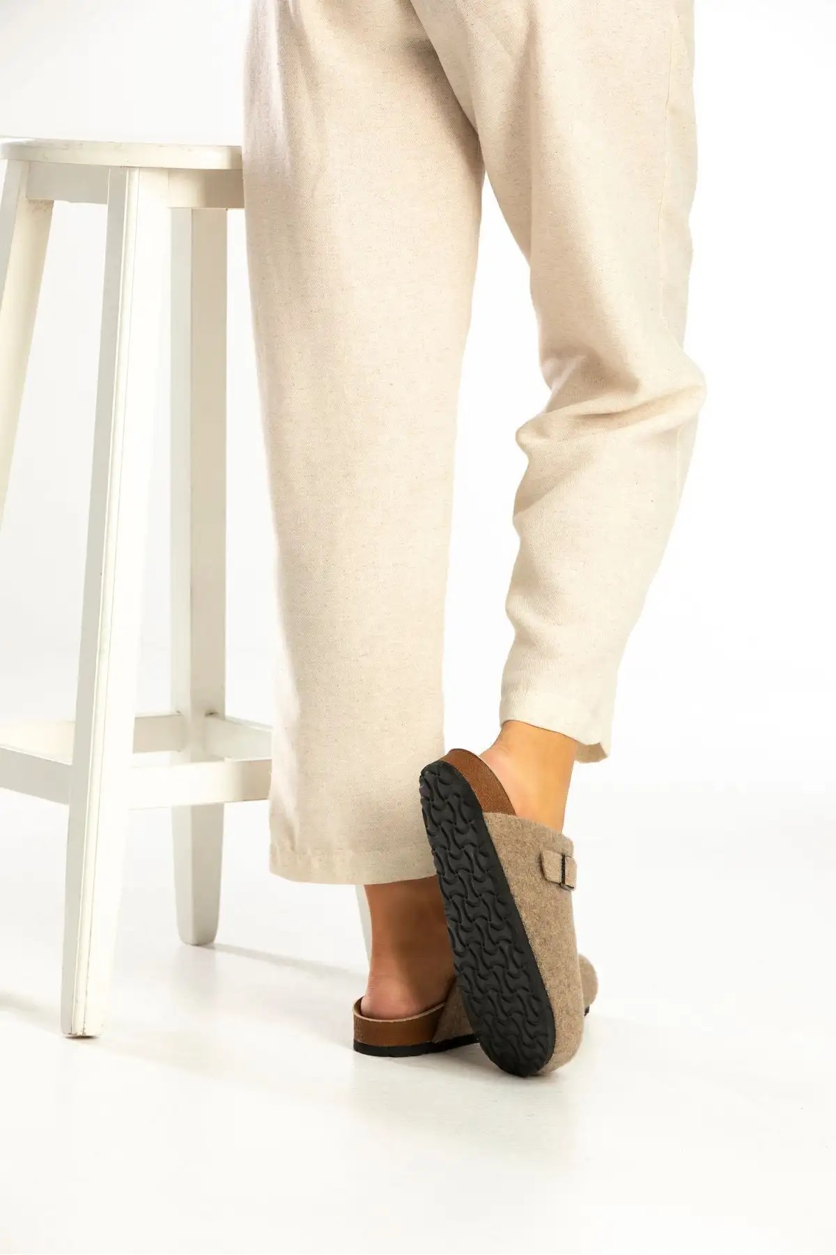 کفش راحتی خانه مدل و گرم زمستانی زنانه با کفی فومی و جلوی بسته، مدل سابو، دمپایی خانگی راحت. - 4601