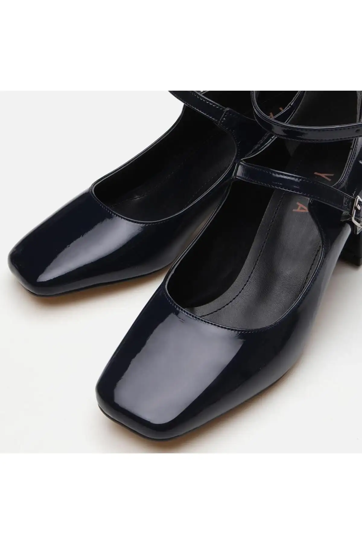 کفش پاشنه بلند زنانه کفش پاشنه بلند زنانه کلاسیک رنگ سرمهای 01AYY295020A680 - 3698 کفش پاشنه بلند زنانه کفش پاشنه بلند زنانه کلاسیک رنگ سرمهای 01AYY295020A680 - 3698