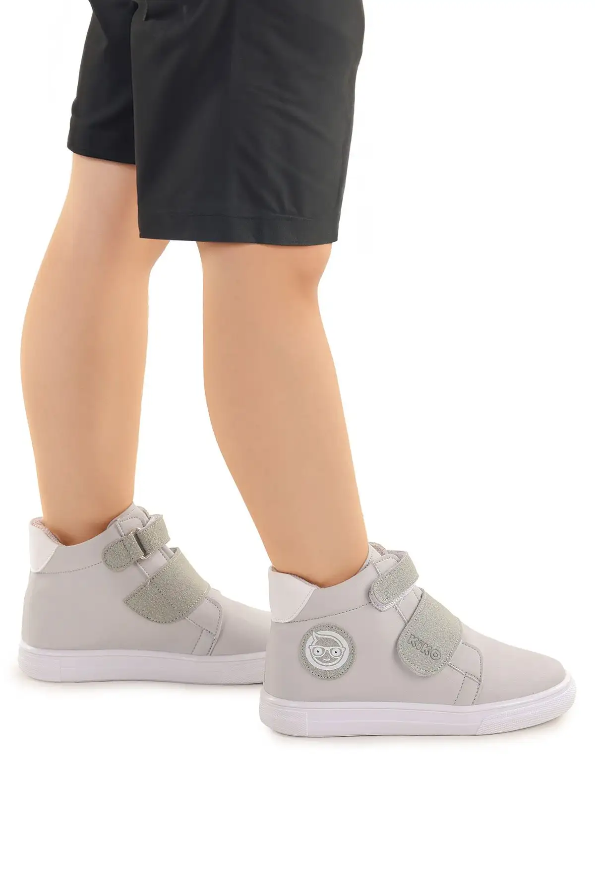 بوت بچگانه کفش روزمره بچهگانه مدل کایوتی با قفل چسبی - 3393 بوت بچگانه کفش روزمره بچهگانه مدل کایوتی با قفل چسبی - 3393