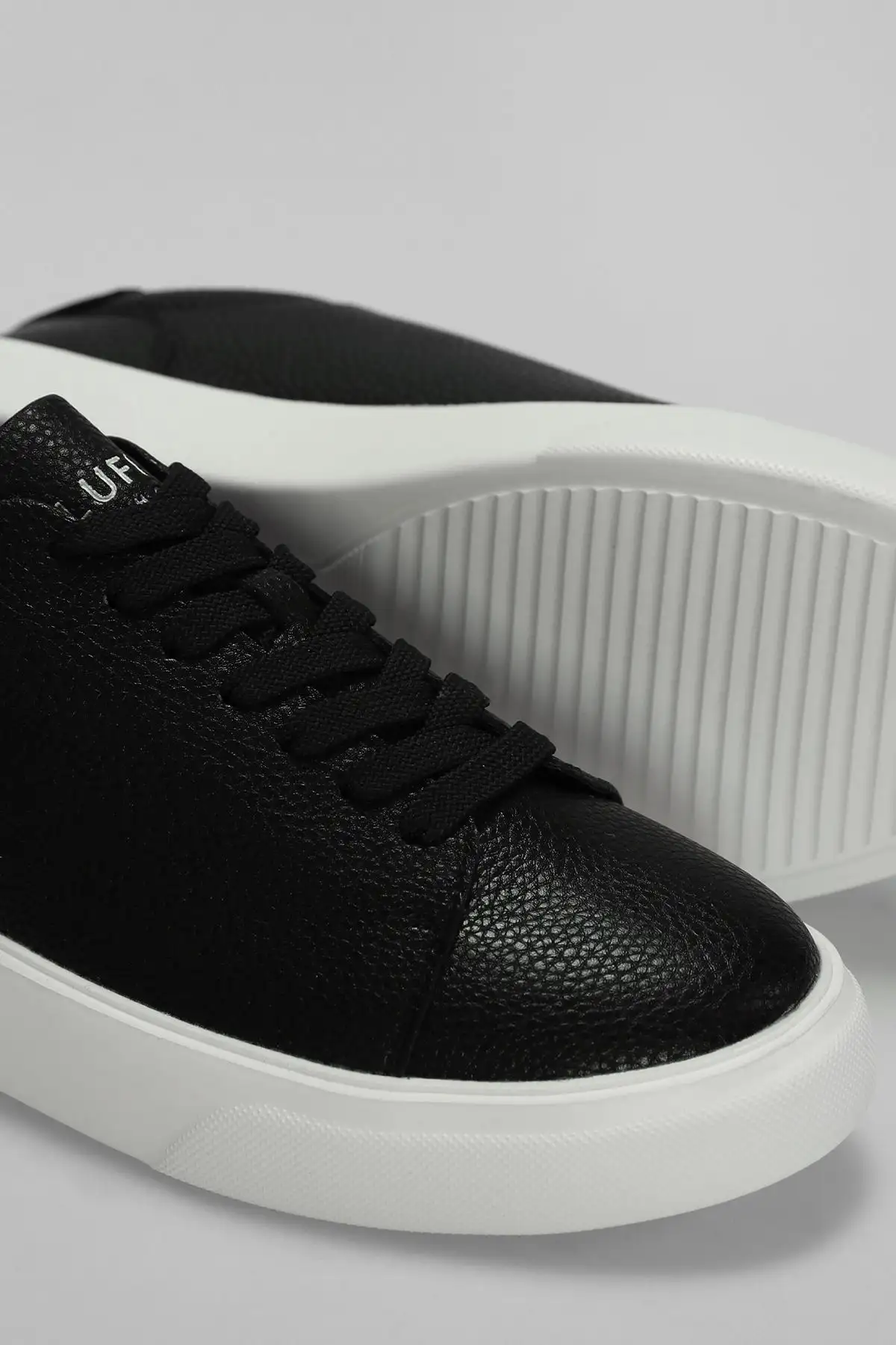 کفش روزمره مردانه  ورزشی   چرم تامی - 3953 کفش روزمره مردانه ورزشی چرم تامی - 3953