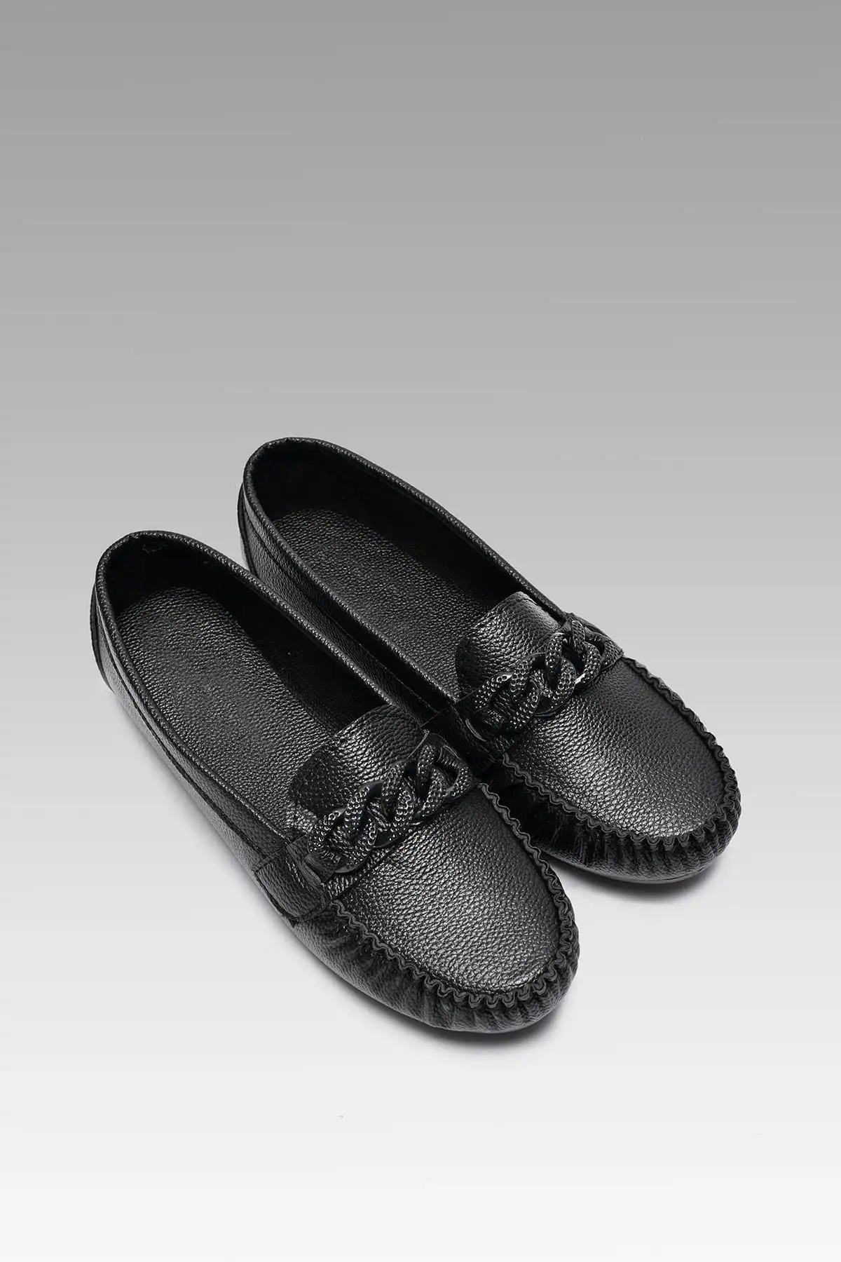 کفش تخت زنانه  روزمره  مشکی بابی با زنجیر مدل Bynddem02 - 4522 کفش تخت زنانه روزمره مشکی بابی با زنجیر مدل Bynddem02 - 4522