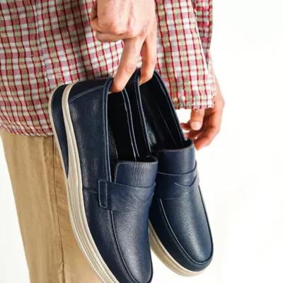 کفش روزمره مردانه کج چرمی آبی تیره اصل MRD7-0710 - 4659