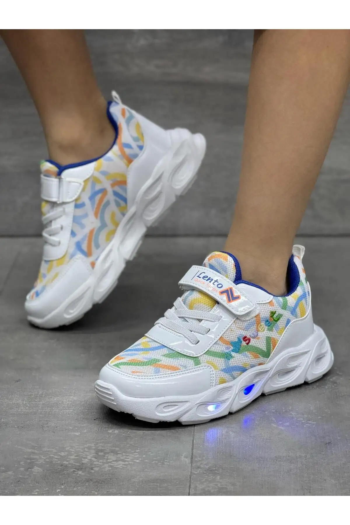 کفش پسرانه کفش ورزشی اورتپدیک بچهگانه یونیسکس وان با چراغ (لامپدار) - 3760 کفش پسرانه کفش ورزشی اورتپدیک بچهگانه یونیسکس وان با چراغ (لامپدار) - 3760