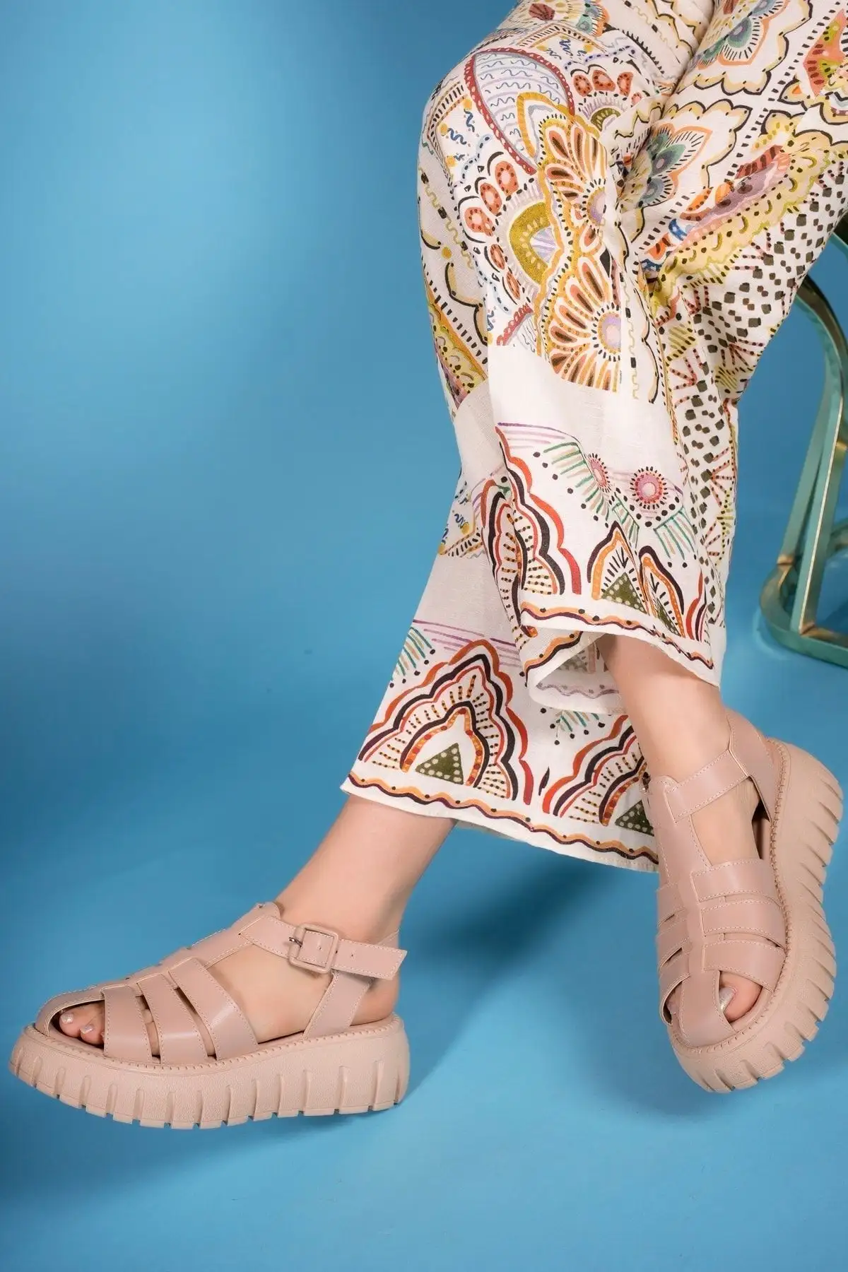 کفش صندل زنانه سندل  ۰۰۱۲۶۰۰ نود - 4859 کفش صندل زنانه سندل ۰۰۱۲۶۰۰ نود - 4859