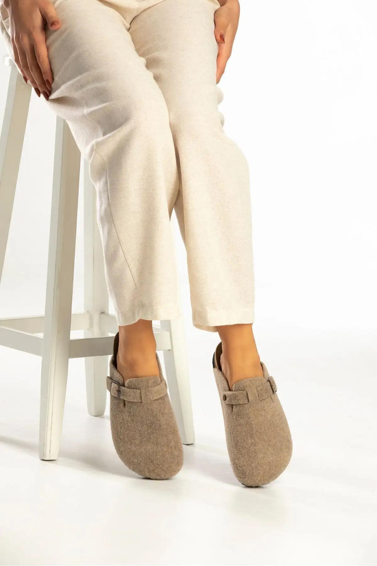 کفش راحتی خانه مدل و گرم زمستانی زنانه با کفی فومی و جلوی بسته، مدل سابو، دمپایی خانگی راحت. - 4601