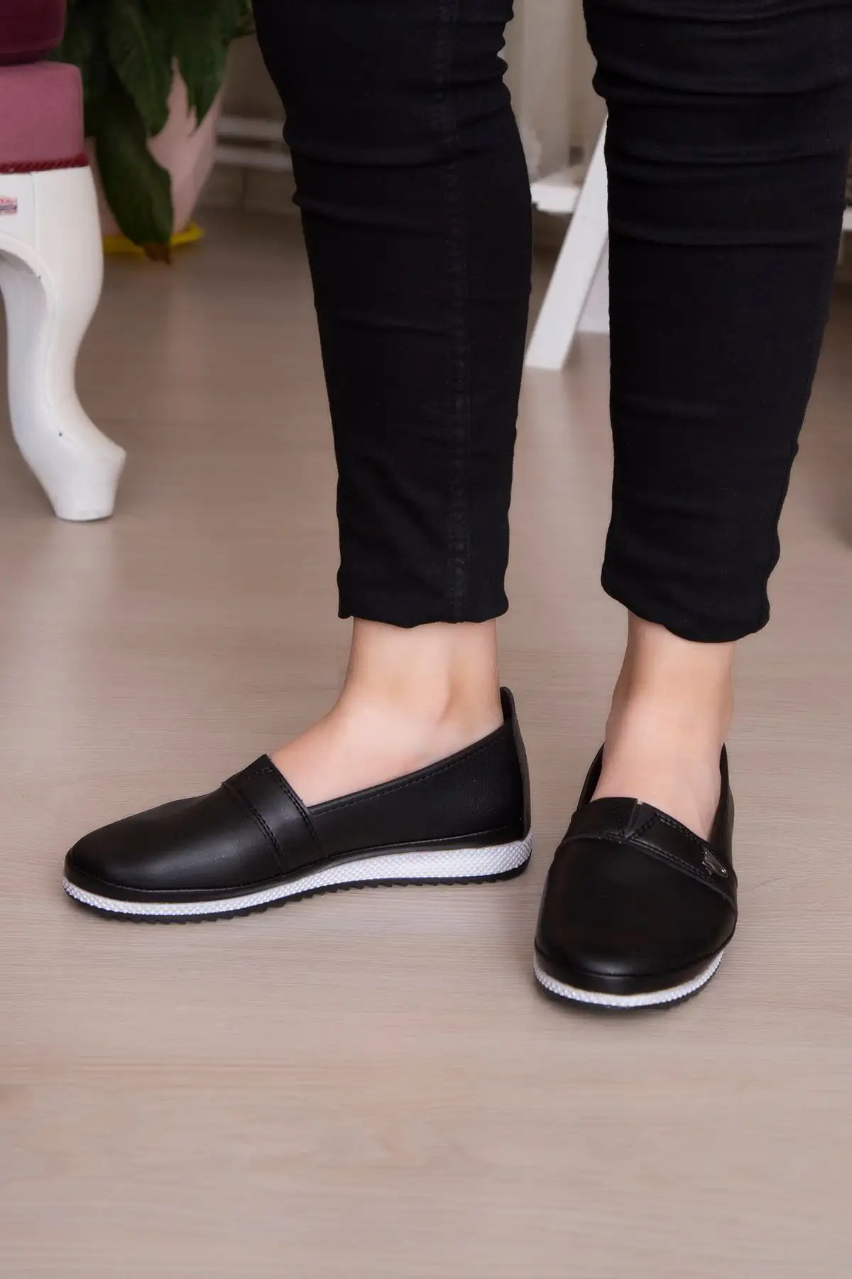 کفش تخت زنانه  روباز  نرم و روزمره با بند و سوراخهای روی سطح - 4540 کفش تخت زنانه روباز نرم و روزمره با بند و سوراخهای روی سطح - 4540