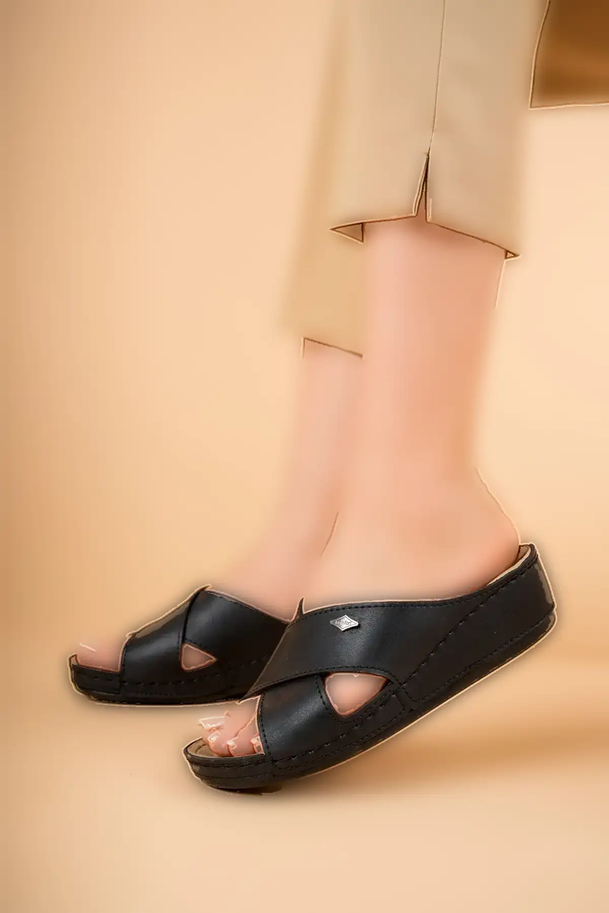 کفش راحتی خانه ترجمه نام محصول به فارسی: "دمپایی روزمره زنانه آناتولی با کفی آناتومیک و اورتپدیک" - 5252