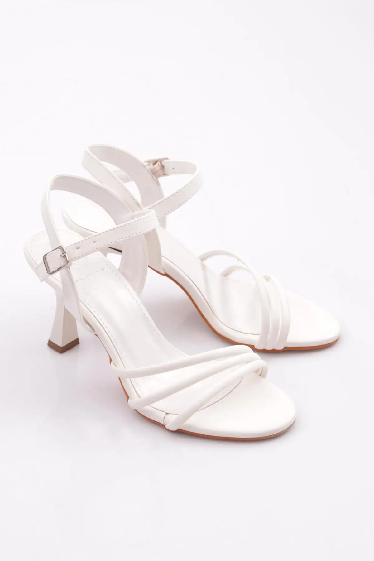 کفش پاشنه بلند زنانه کفش پاشنهدار زنانه با نوار سفید 10343534 - 3693 کفش پاشنه بلند زنانه کفش پاشنهدار زنانه با نوار سفید 10343534 - 3693