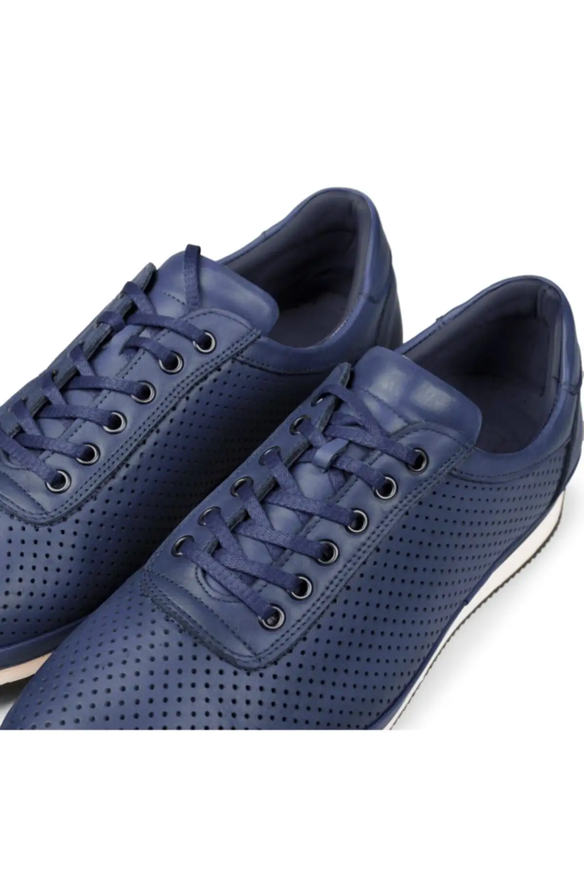 سایز بزرگ مردانه 1. کفش روزمره مردانه چوبی نوک تیز از چرم طبیعی
2. کفش تابستانی از چرم طبیعی
3. کفش سوراخدار آبی تیره - 3520 سایز بزرگ مردانه 1. کفش روزمره مردانه چوبی نوک تیز از چرم طبیعی 2. کفش تابستانی از چرم طبیعی 3. کفش سوراخدار آبی تیره - 3520