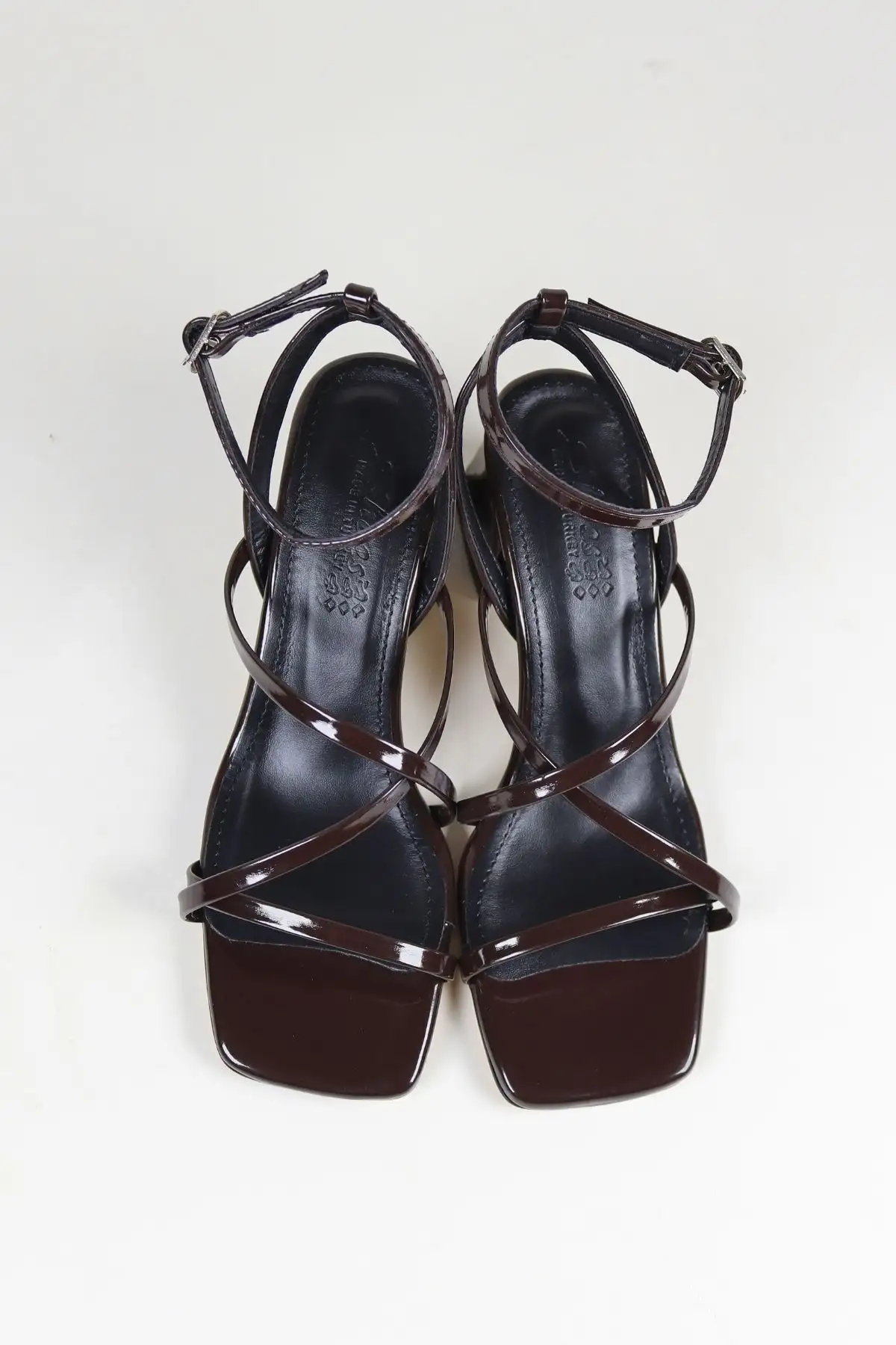 کفش صندل زنانه سندل قهوهای با پاشنه ضخیم و بستن دور مچ براق - 4667 کفش صندل زنانه سندل قهوهای با پاشنه ضخیم و بستن دور مچ براق - 4667