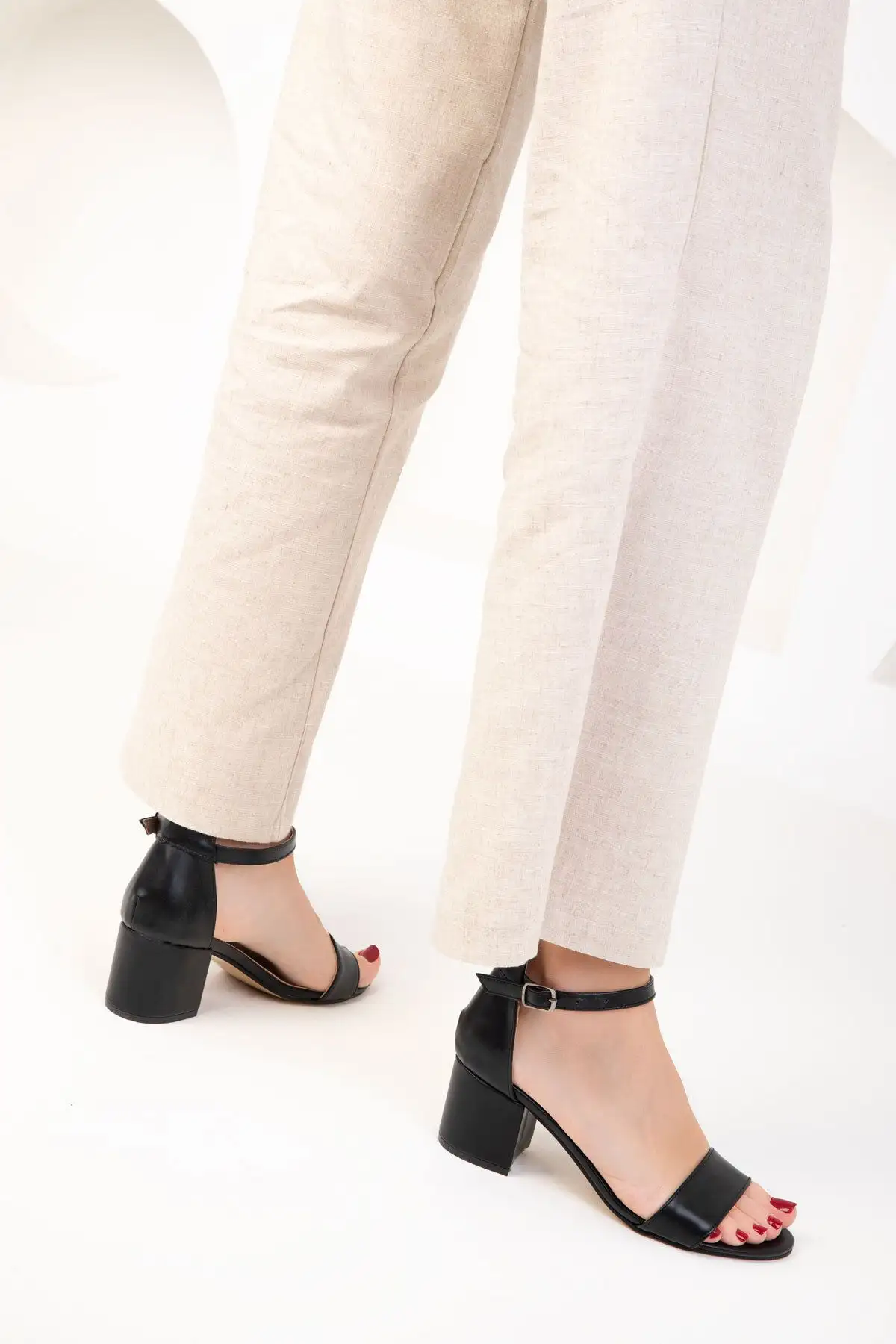 کفش پاشنه بلند زنانه کفش پاشنه بلند کلاسیک زنانه مشکی 14529 - 3677 کفش پاشنه بلند زنانه کفش پاشنه بلند کلاسیک زنانه مشکی 14529 - 3677