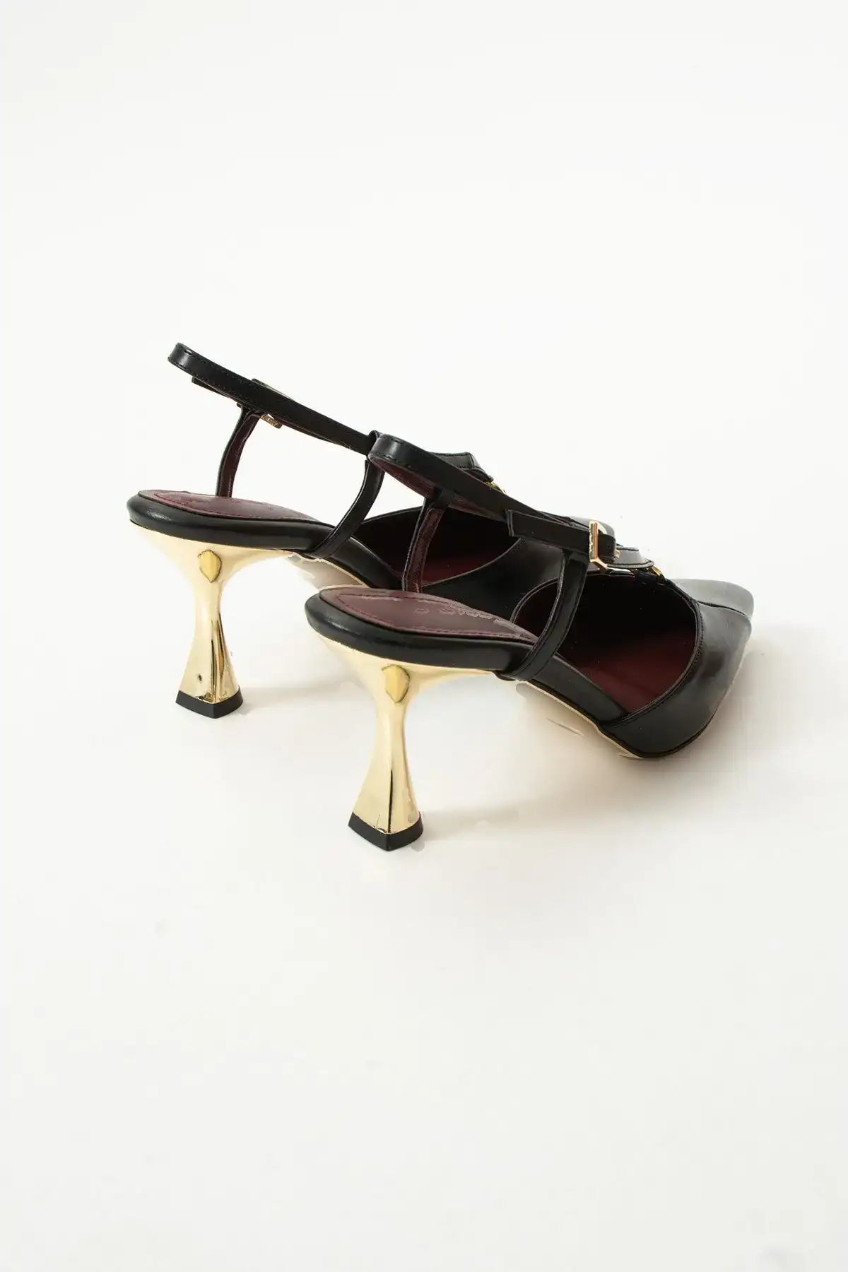 کفش پاشنه‌ بلند زنانه دار مات مشکی لوکس با جزئیات طلایی - مناسب برای ترکیب‌های روزمره و مناسبت‌های ویژه شیک و زیبا - 4428