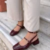 کفش زنانه پاشنه کوتاه ی ماری جین بوردو رنگ، با پشت باز و نوک مربع و بند دار، رنگ گیلاسی - 4057