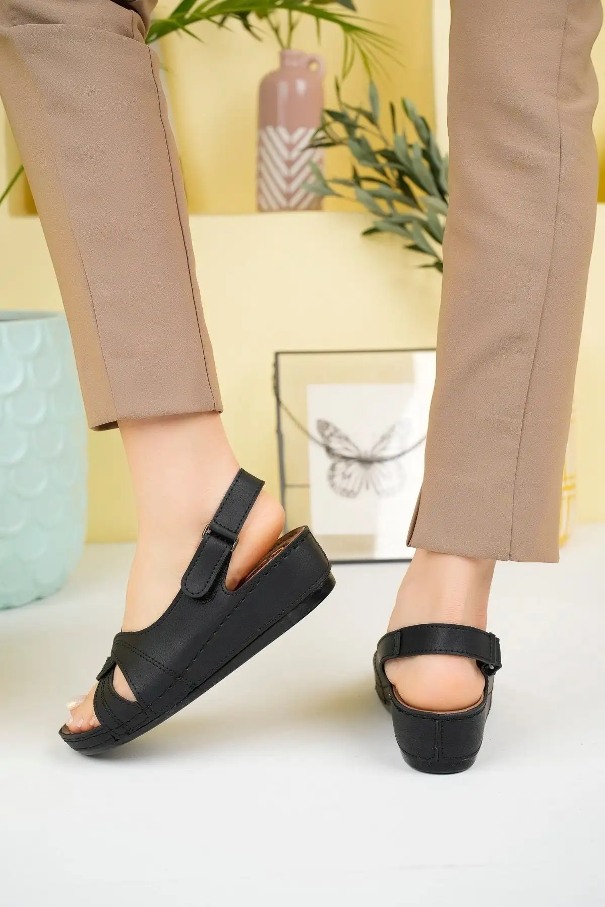 کفش صندل زنانه Uway   روزمره سبک و راحت با قالب ارتوپدیک - 4097 کفش صندل زنانه Uway روزمره سبک و راحت با قالب ارتوپدیک - 4097