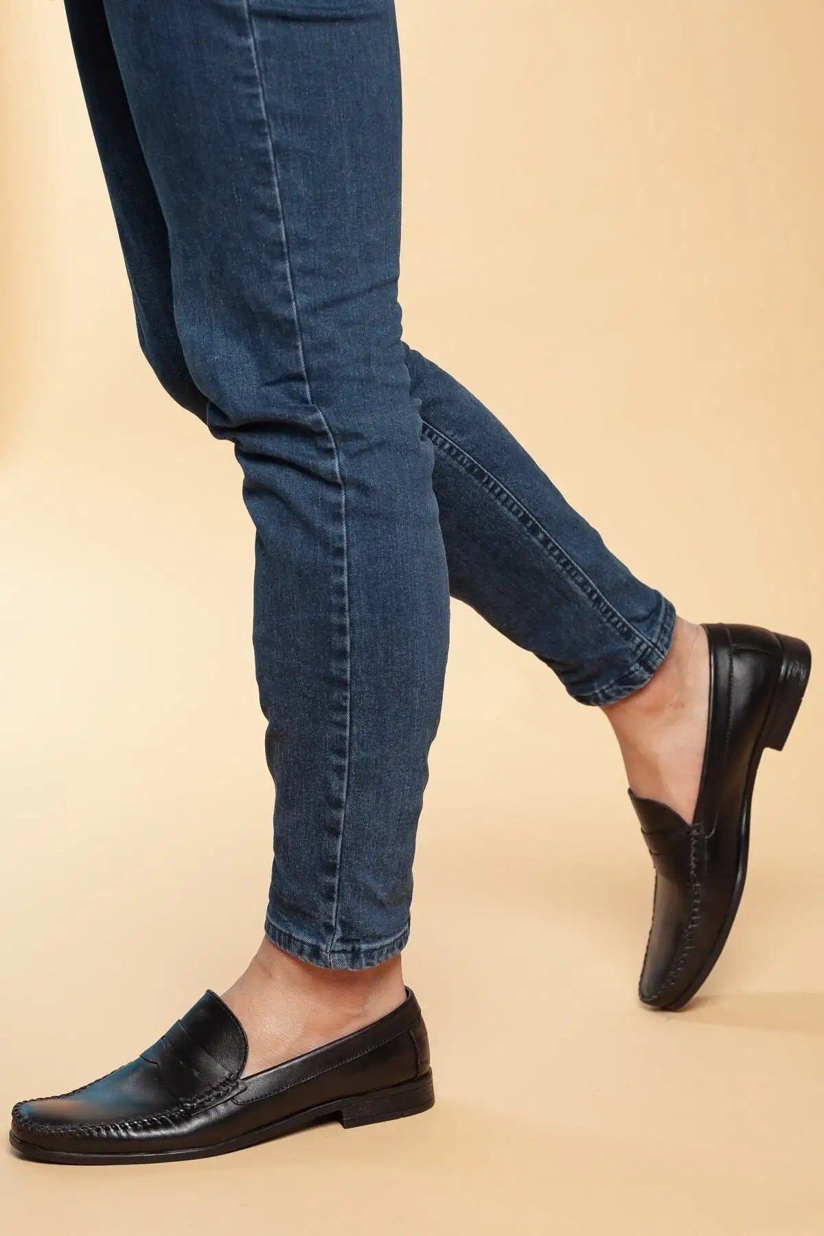 کفش روزمره مردانه   لوی (LAVİ) مدل D10180  از جنس چرم طبیعی - 5302 کفش روزمره مردانه لوی (LAVİ) مدل D10180 از جنس چرم طبیعی - 5302