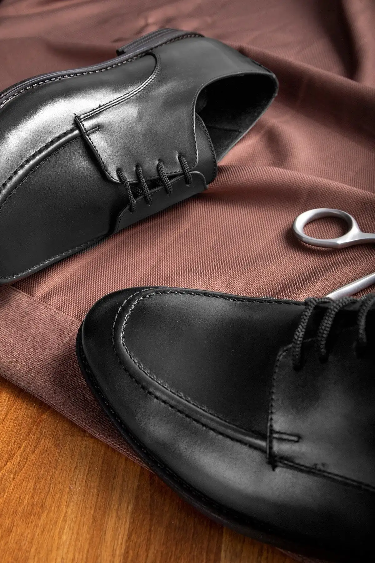 کفش سایز بزرگ مردانه 1.  کلاسیک  چرم طبیعی تیرا
2.  کلاسیک دربی
3.  کلاسیک بنددار - 4222 کفش سایز بزرگ مردانه 1. کلاسیک چرم طبیعی تیرا 2. کلاسیک دربی 3. کلاسیک بنددار - 4222