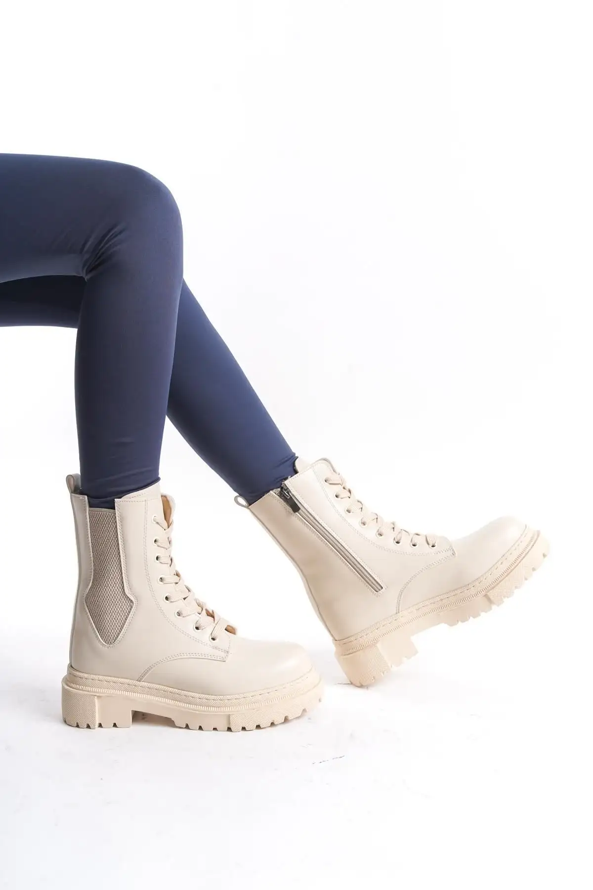 بوت و نیم بوت زنانه  رزمره  با طراحی راحت، کفی بلند، زیپ  بند دار - 5003 بوت و نیم بوت زنانه رزمره با طراحی راحت، کفی بلند، زیپ بند دار - 5003