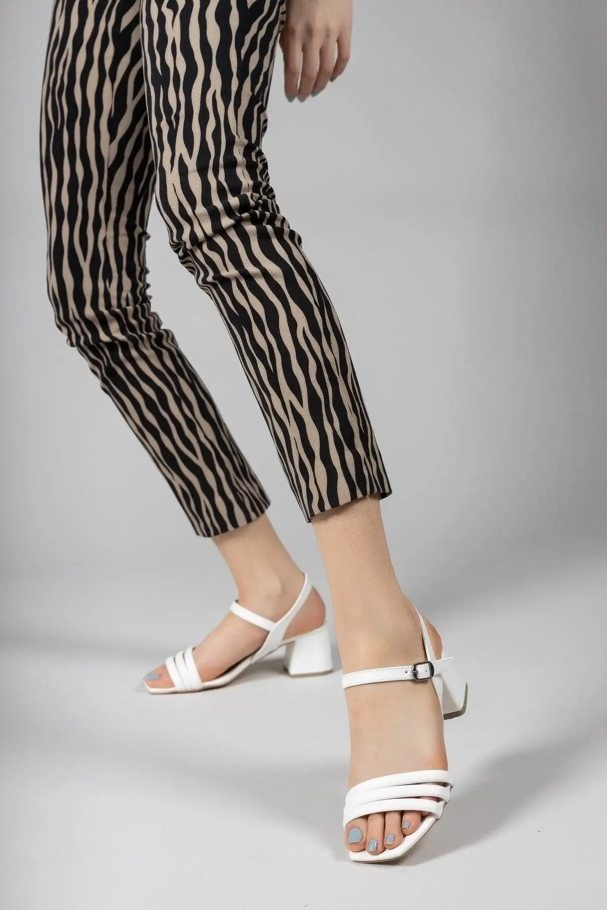 کفش صندل زنانه پاشنه بلند سفید ۰۰۱۲۳۵۵ - 4695