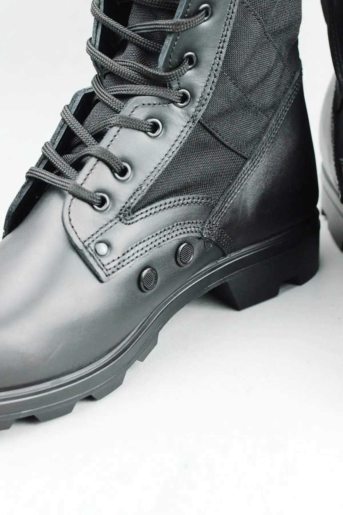 بوت مردانه چکمه نظامی مردانه براندا در رنگ سیاه  - 3420 بوت مردانه چکمه نظامی مردانه براندا در رنگ سیاه - 3420