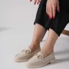 کفش روزمره زنانه لافر با سگک - بژ - 3710