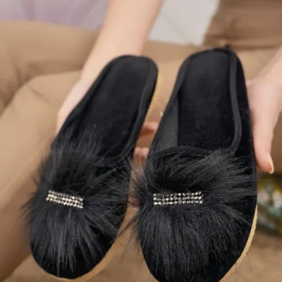 کفش راحتی خانه دمپایی خانگی زنانه مشکی پشمالو، زمستانی، نرم و راحت با نگین، مناسب برای میهمان‌ها و جهیزیه. - 3964