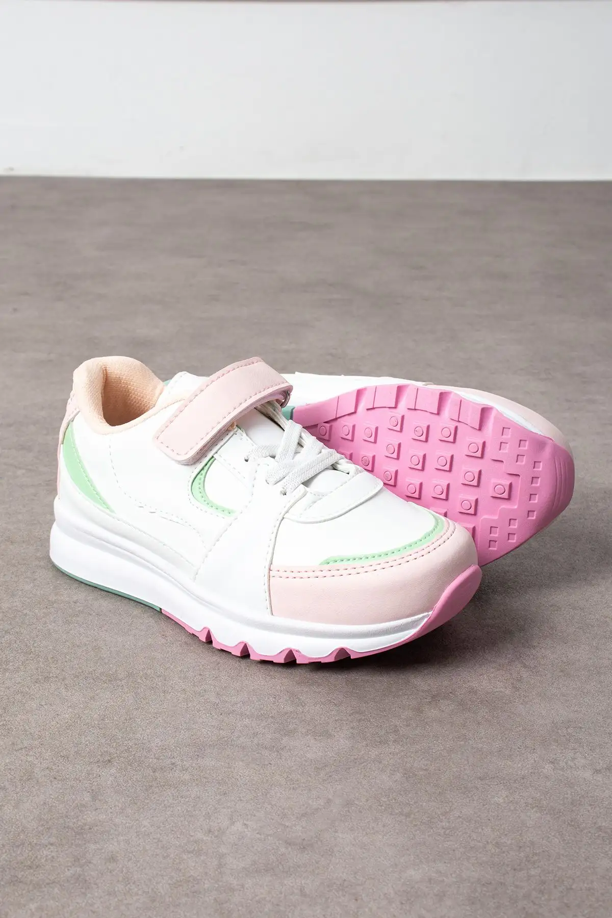 کفش پسرانه ورزشی آناتومیک کودکانه صورتی و سفید با رنگ آبیشی - 5167 کفش پسرانه ورزشی آناتومیک کودکانه صورتی و سفید با رنگ آبیشی - 5167