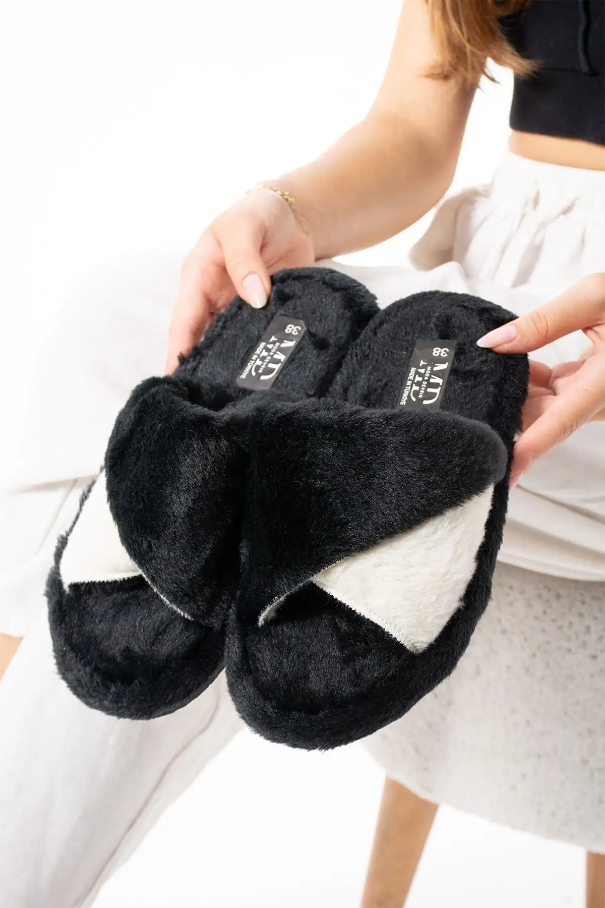 کفش راحتی خانه پک سهتایی دمپایی پشمی با زیره دوخته شده چینیلا، دمپایی طرح پیچ دار، مناسب برای ، ست جهیزیه - 3988 کفش راحتی خانه پک سهتایی دمپایی پشمی با زیره دوخته شده چینیلا، دمپایی طرح پیچ دار، مناسب برای ، ست جهیزیه - 3988