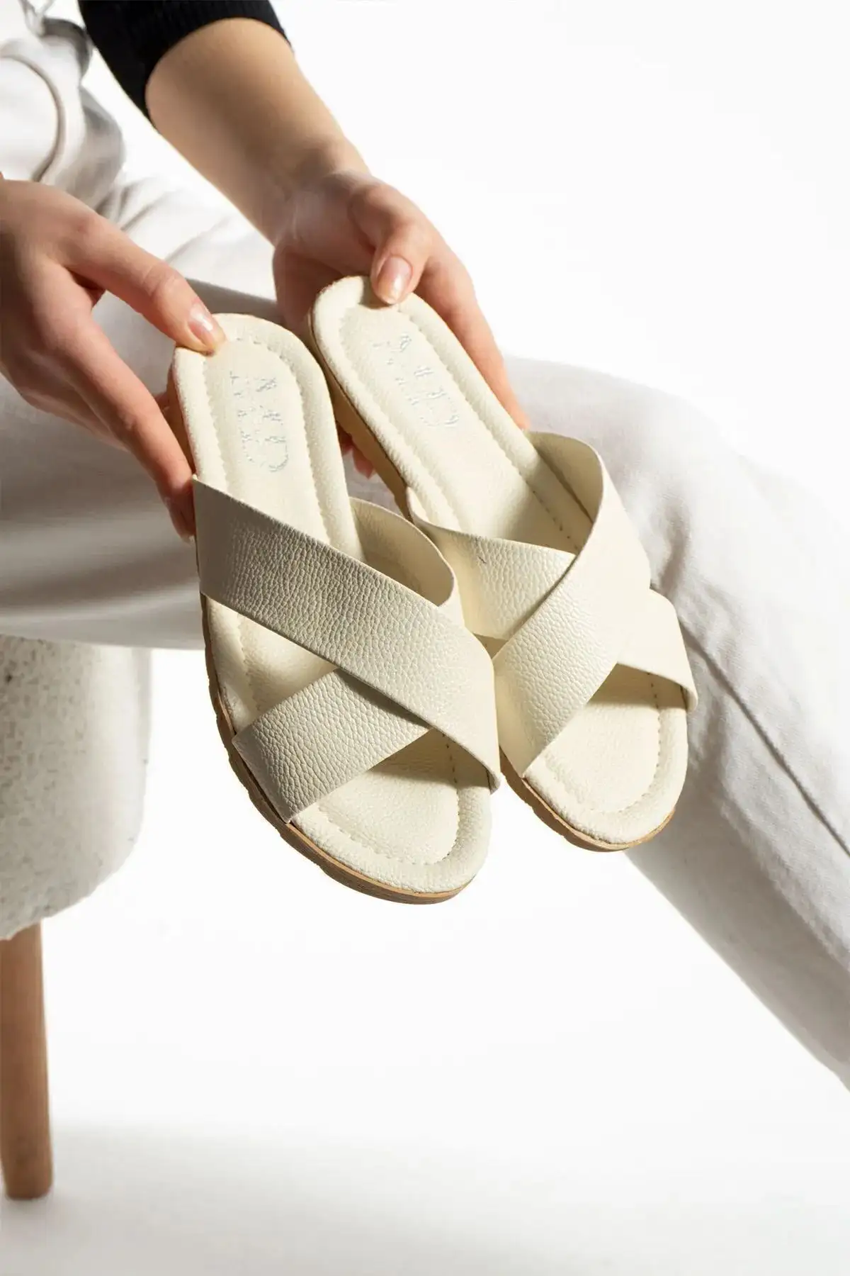 کفش راحتی خانه پک ۳ عددی دمپایی زنانه چلیپر برای استفاده در فضای باز و داخل  – ست جهیزیه - 3971 کفش راحتی خانه پک ۳ عددی دمپایی زنانه چلیپر برای استفاده در فضای باز و داخل – ست جهیزیه - 3971