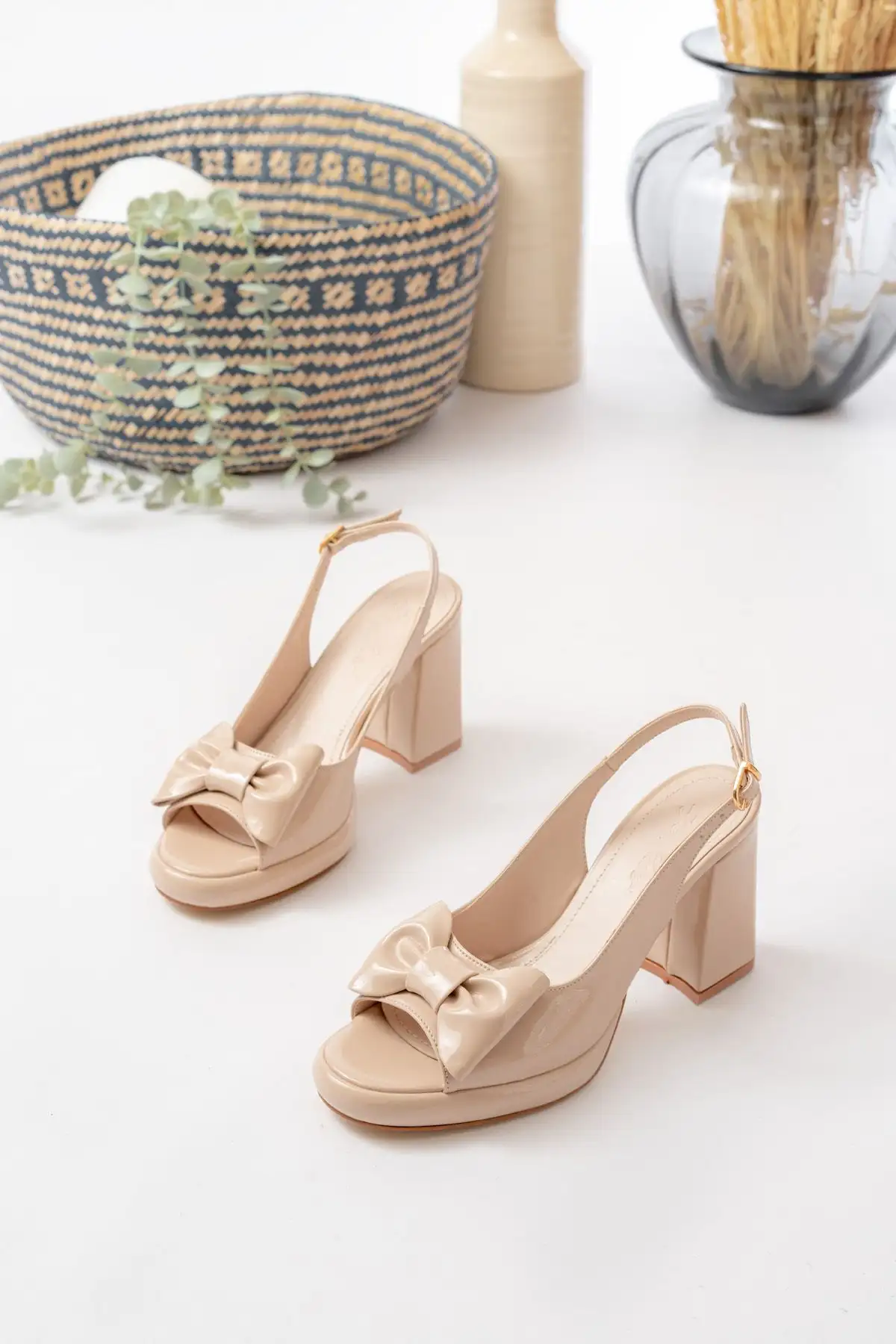 کفش پاشنه بلند زنانه پاکلهی فَیونک دار، لباس مجلسی باکلاس و مدرن،  شب مناسب برای استفاده روزمره - 4309 کفش پاشنه بلند زنانه پاکلهی فَیونک دار، لباس مجلسی باکلاس و مدرن، شب مناسب برای استفاده روزمره - 4309