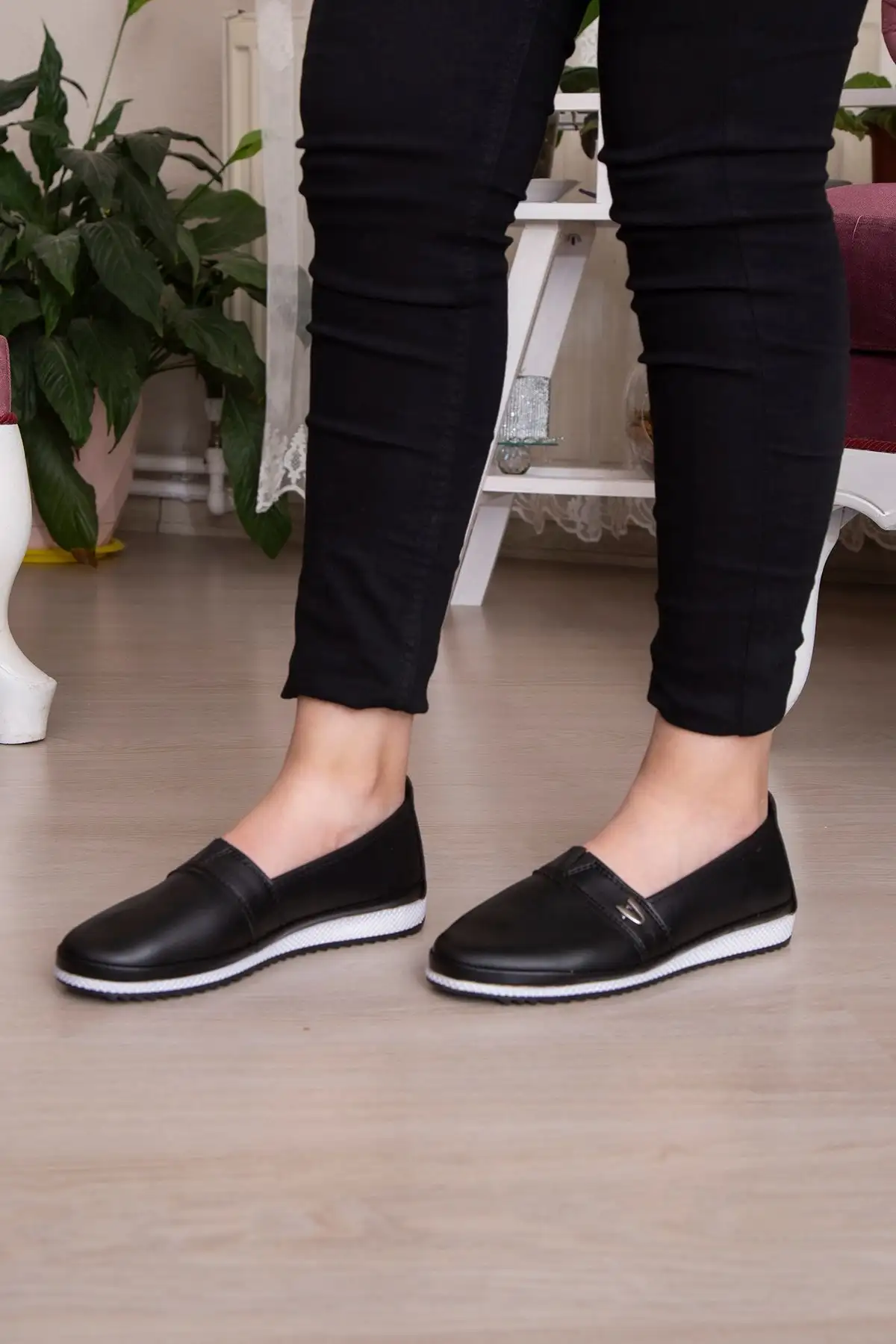 کفش تخت زنانه  روباز  نرم و روزمره با بند و سوراخهای روی سطح - 4540 کفش تخت زنانه روباز نرم و روزمره با بند و سوراخهای روی سطح - 4540