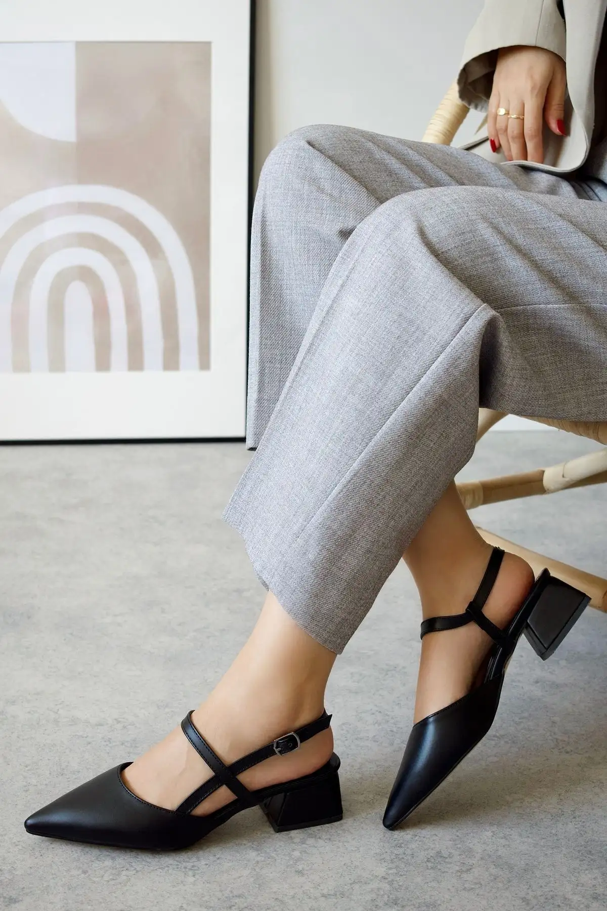 کفش اداری زنانه   پاشنه کوتاه با نوک تیز از جنس چرم خالص - 4257 کفش اداری زنانه پاشنه کوتاه با نوک تیز از جنس چرم خالص - 4257