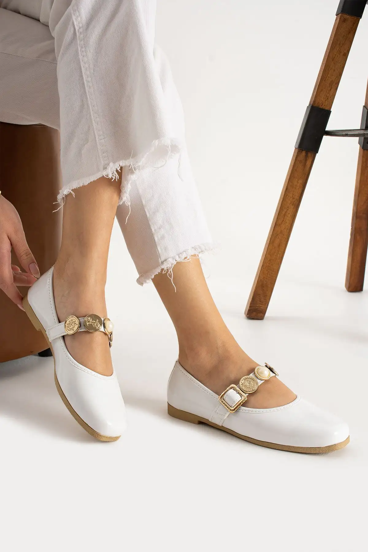 کفش اداری زنانه بافت سفید، راحت و سبک، بدون صدا، روزمره اورتوپتیک، مناسب خانه، دفتر و فضای باز - 4239