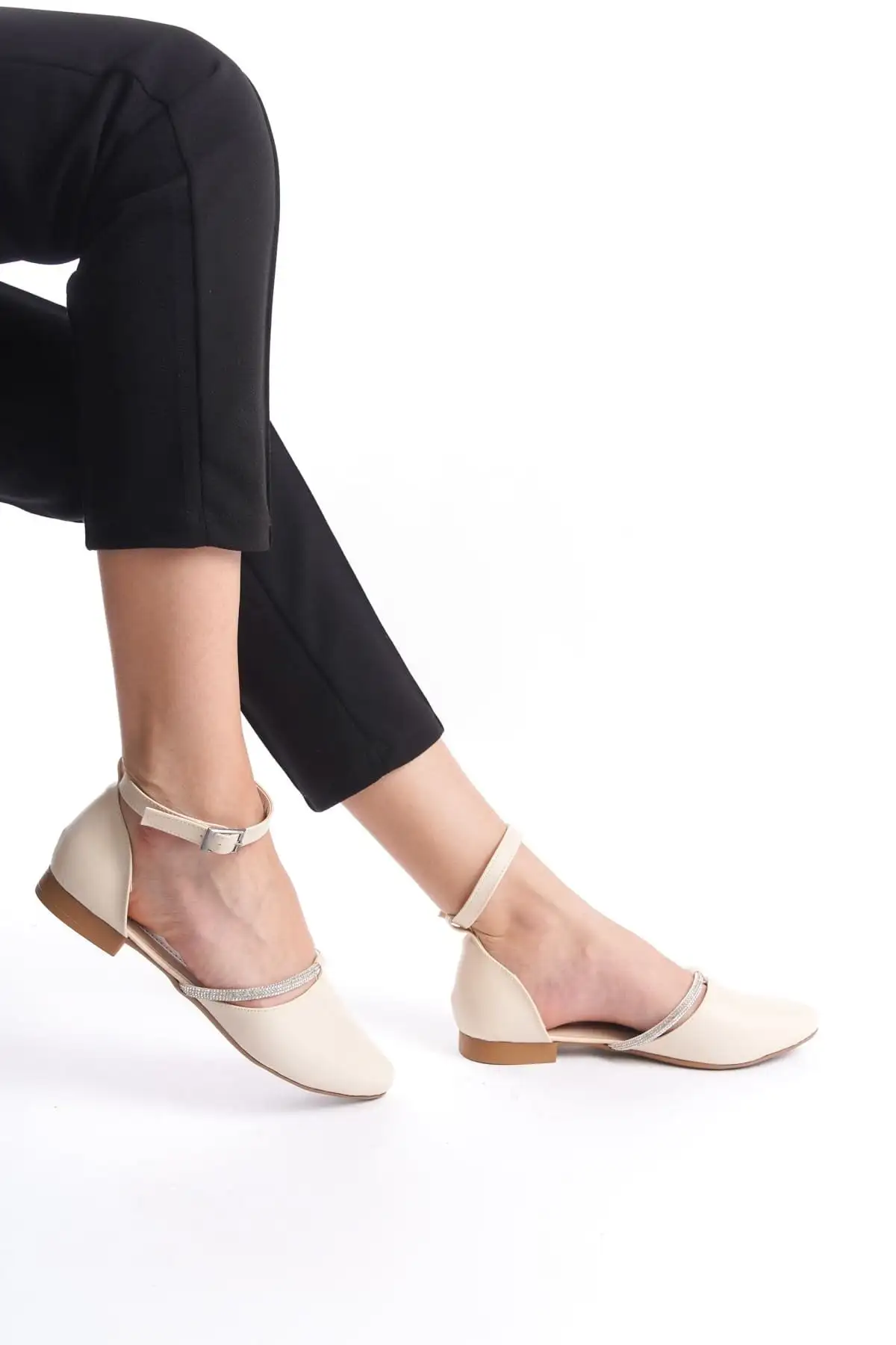 کفش تخت زنانه بالشتکی راحت با جزئیات سنگی AURORA مدل KT رنگ کرم - 5338