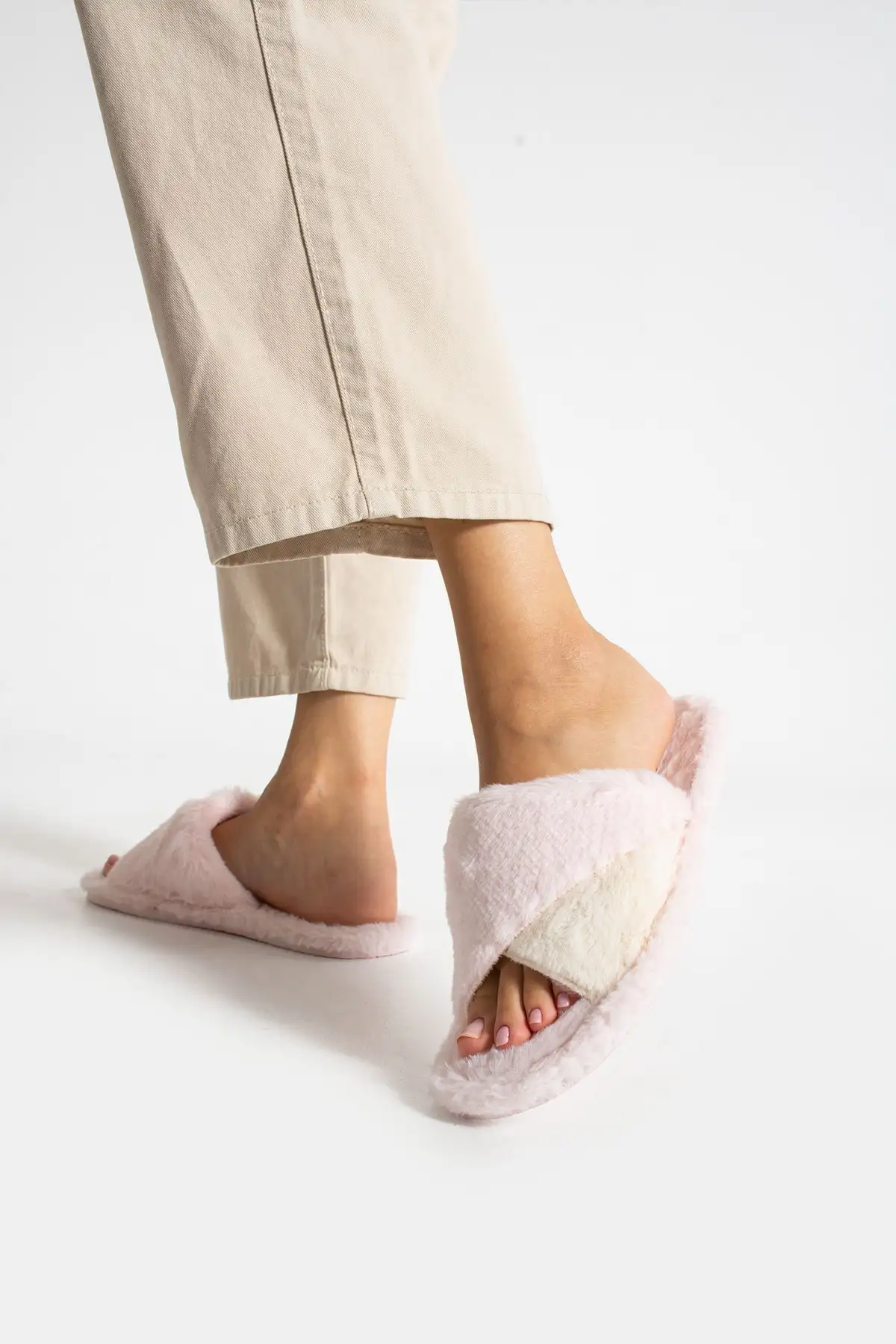 کفش راحتی خانه پک سهتایی دمپایی پشمی با زیره دوخته شده چینیلا، دمپایی طرح پیچ دار، مناسب برای ، ست جهیزیه - 3988 کفش راحتی خانه پک سهتایی دمپایی پشمی با زیره دوخته شده چینیلا، دمپایی طرح پیچ دار، مناسب برای ، ست جهیزیه - 3988