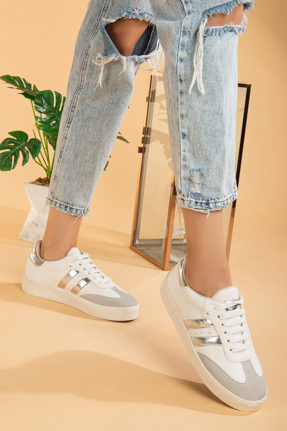 کفش زنانه  ورزشی  اسنیکر - 4042 کفش زنانه ورزشی اسنیکر - 4042